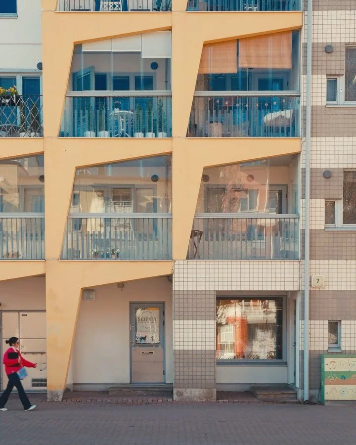 Postmodern dreams from Pikku Huopalahti neighbourhood of Helsinki 💖 or Pikkis as many locals call it! 

I still had a few clips left from my visit there a while back so I thought I&rsquo;d share them as well! 💯

Today I went to Merihaka district so