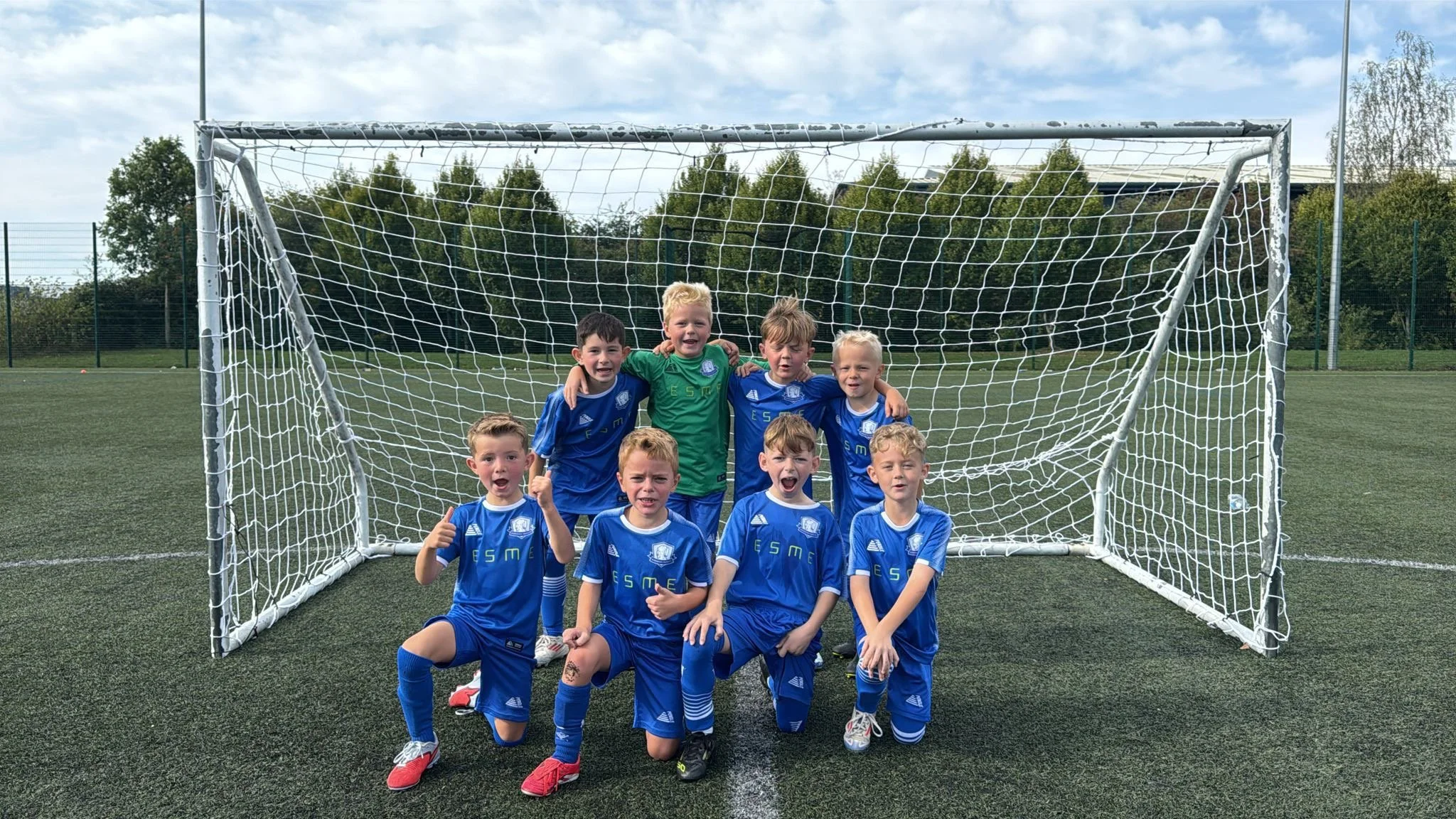 Big news for the Queensmen U8 team!

We&rsquo;re proud to announce that ESME Energy is now an official sponsor of Queensmen Youth FC.

Even better &ndash; anyone connected to the team who buys our batteries will be directly supporting the club, becau