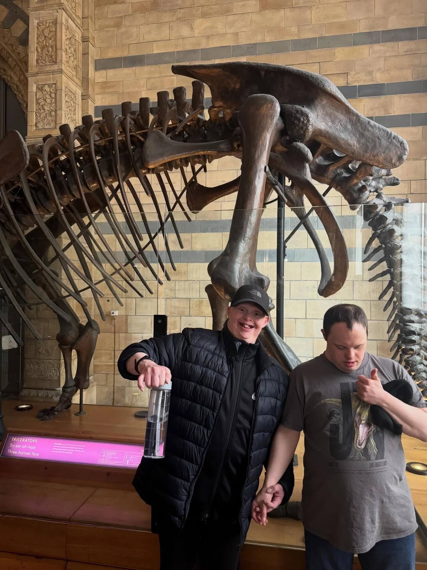We had an AMAZING trip to the Natural history museum!!!! 🦖🐋🍔📸 one that we will remember forever 💗💓💞