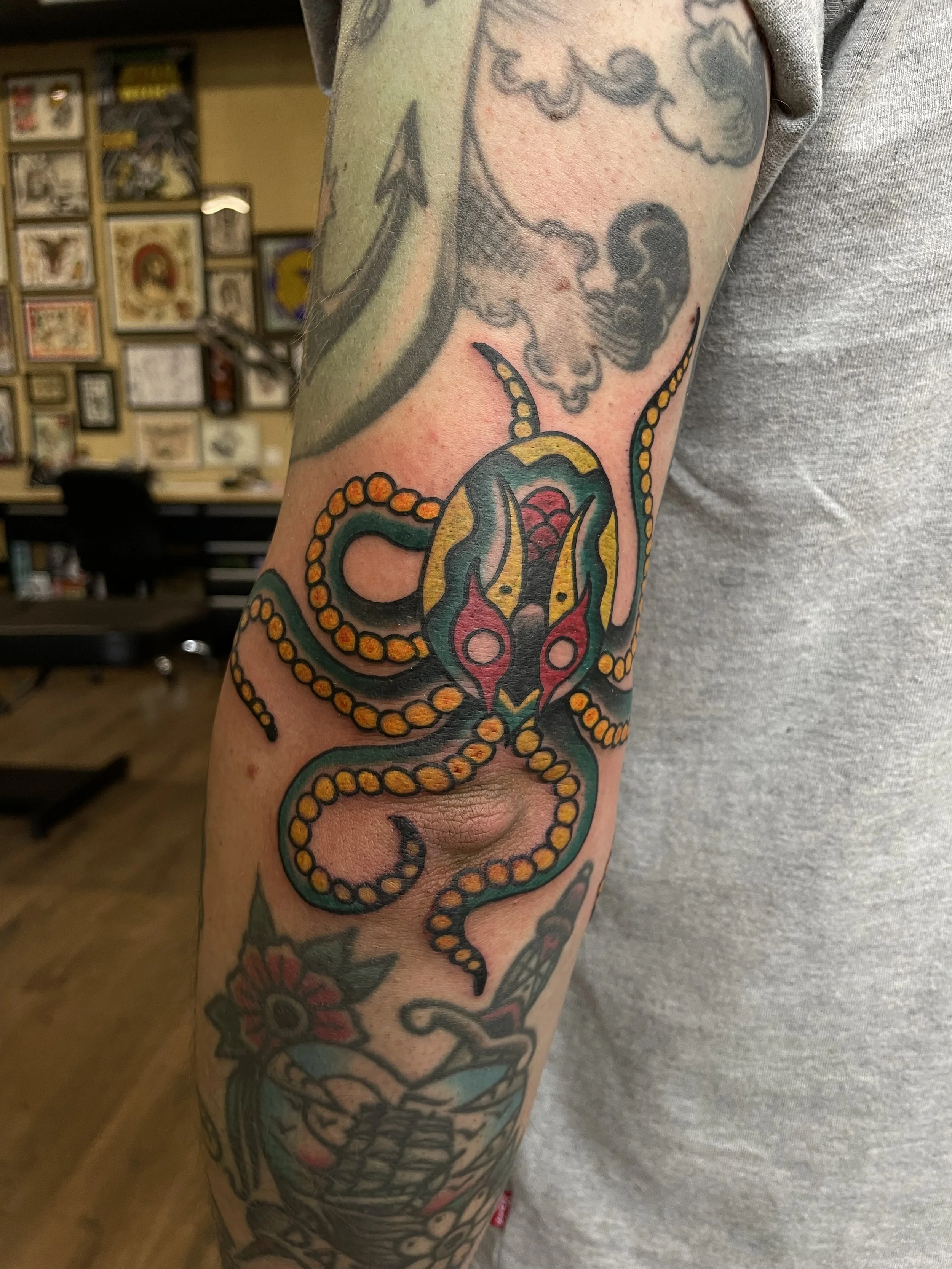 Traditional octopus tattoo.jpeg