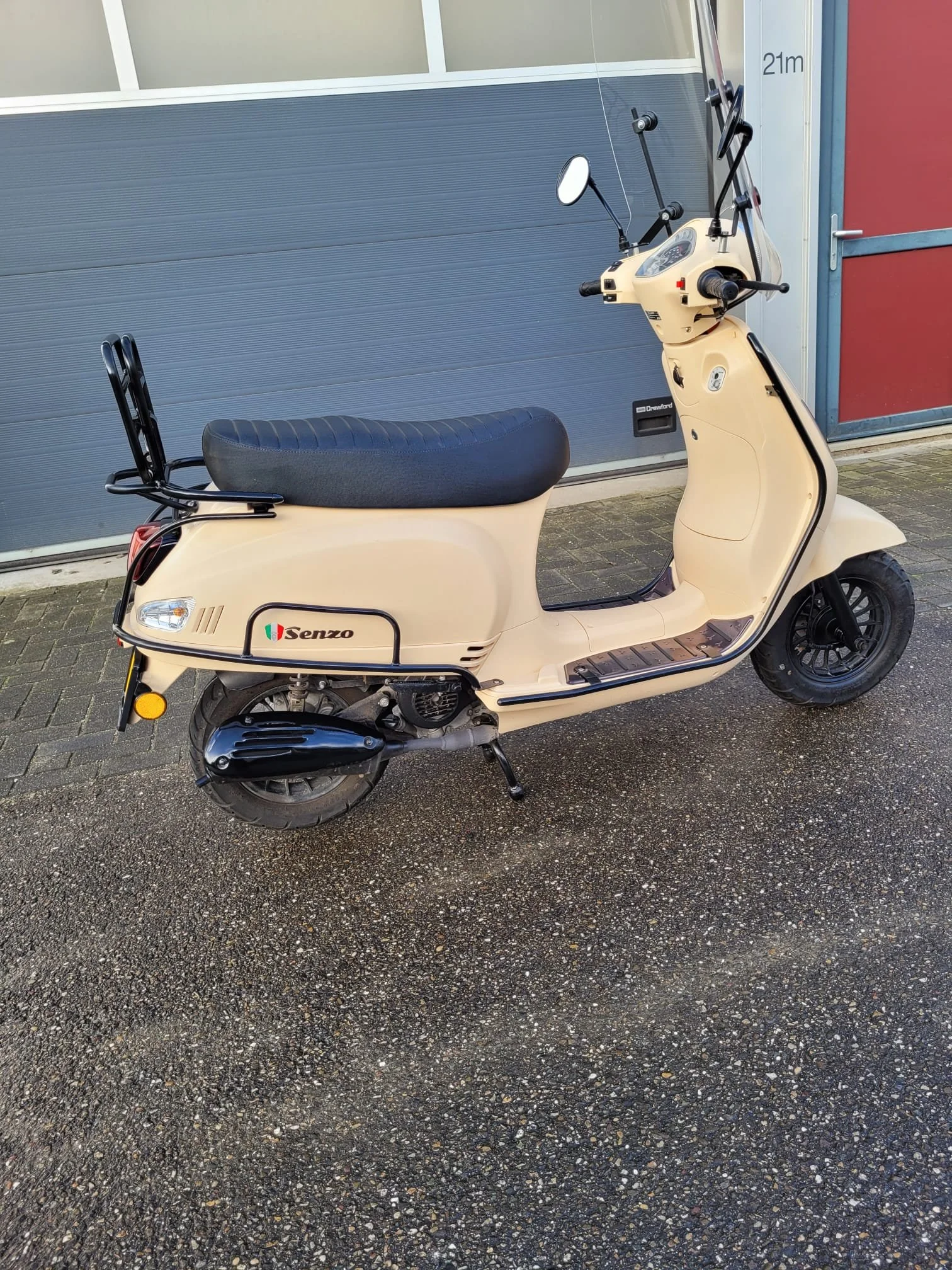 Senzo rivalux R — Buteijn Scooter & Moto Krabbendijke