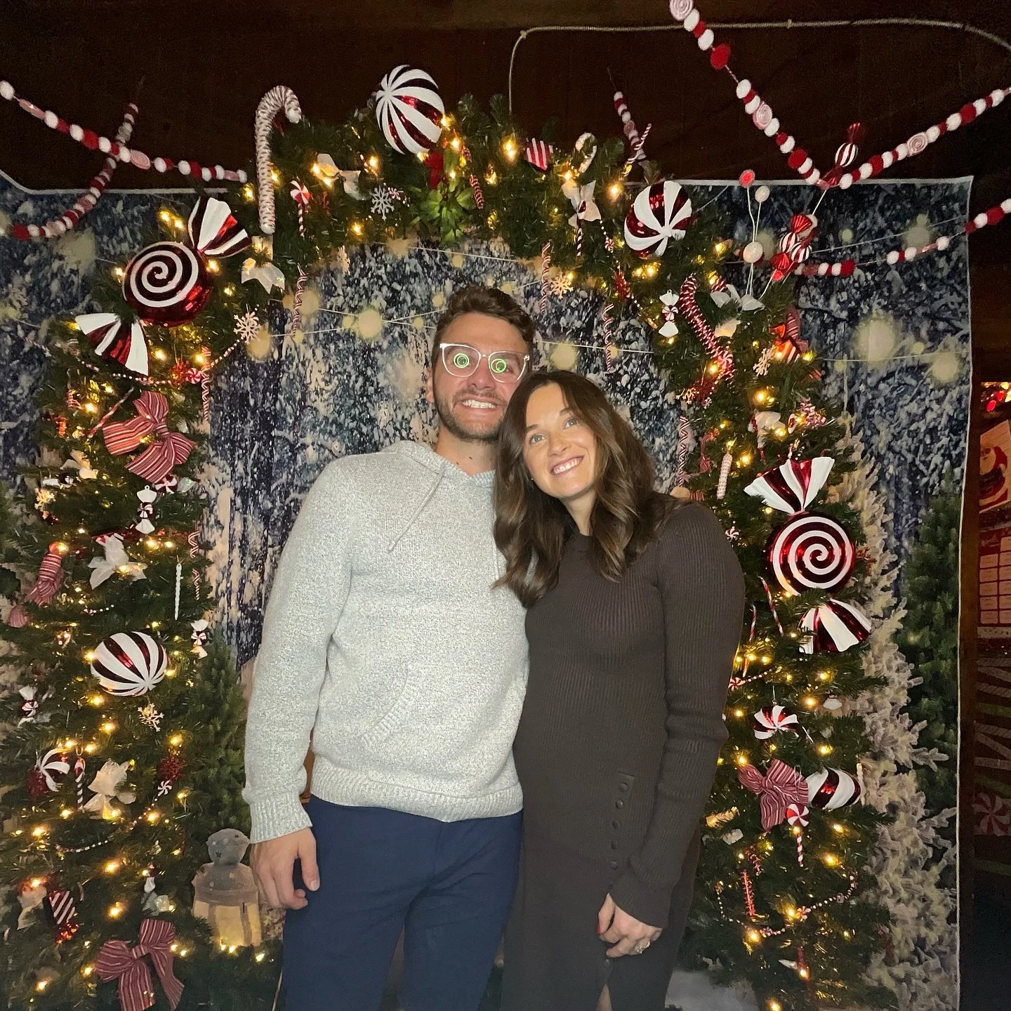 a much needed date night after weeks and weeks of being so sick in the first trimester, and baby boy is sure popping after all these yummy Thanksgiving meals &amp; family time 🩵&hearts;️✨🦃🎄