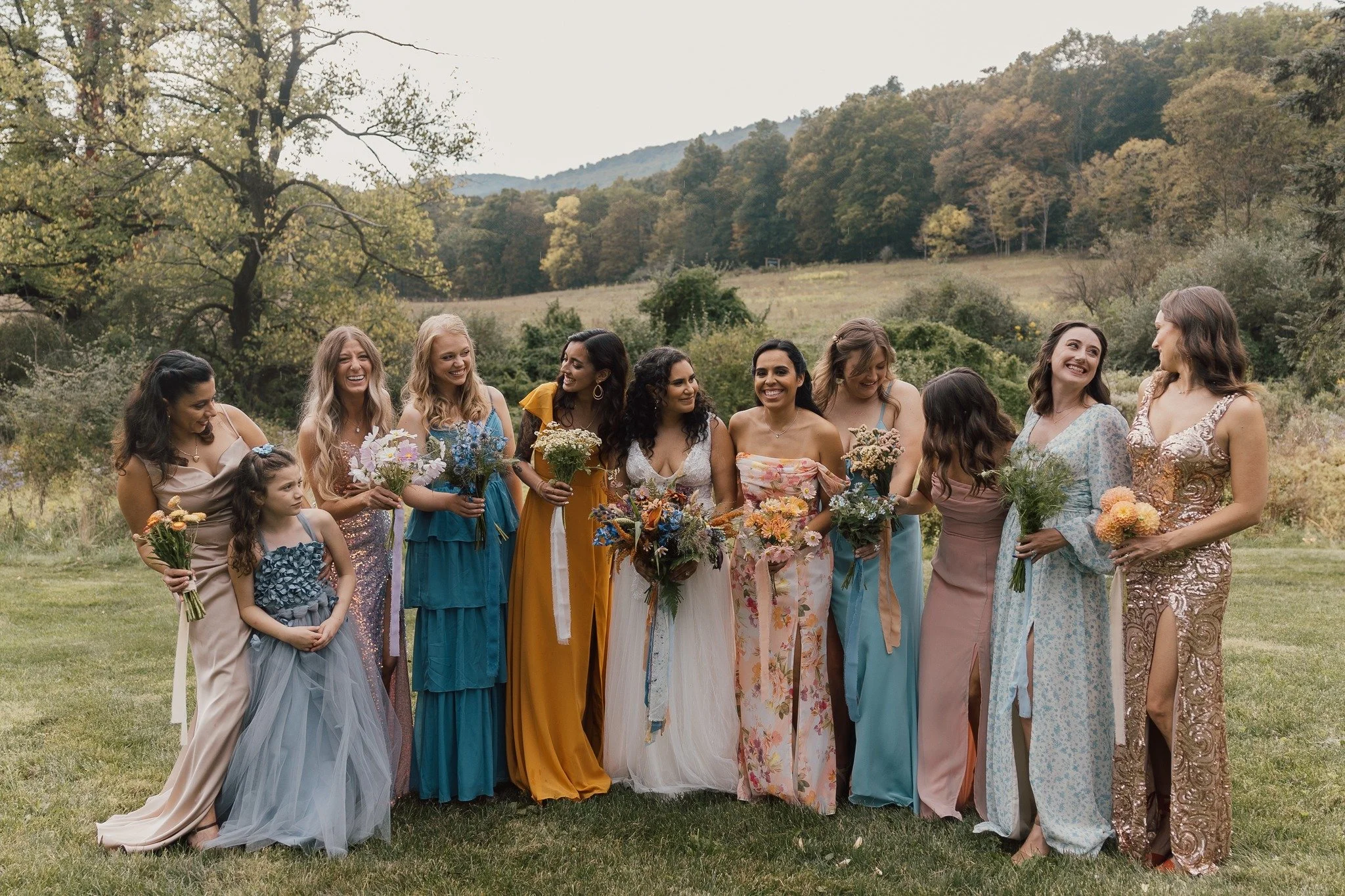 Just your annual reminder that we love large wedding parties!

Venue: @rivermountain 
Photographer: @averymccoyphoto 
Florist: @the.floral.touch 
Rentals: @eventioneers 
DJ: @plentyagency 
Rings: @macina_jewelry 
Signs: @macina_fineart