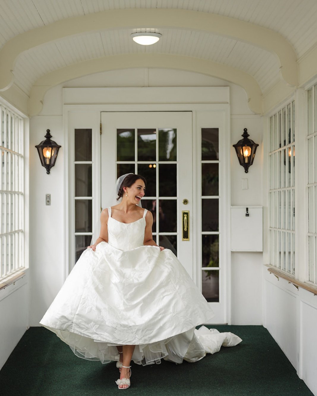 Can we hear a little commotion for the dress?

(And yes, it has pockets.)

Featuring:
Dress: @mbbride
Hair: @thestudio_sarah
Makeup: @thespaandstudioatmds
Photography: @michaelwillpro
Reception Venue: Pittsburgh Golf Club