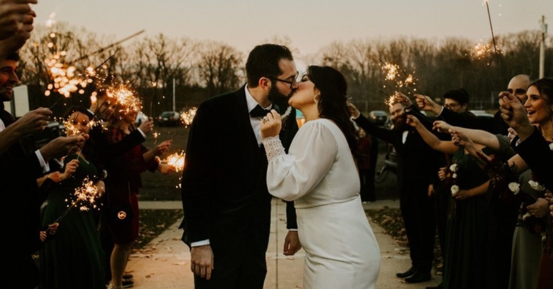 Kiss all the time. Disco, occasionally. 🪩

(Shoutout to Harry Styles for making the wedding motto of the year). 

Featuring:
@samanthataylorphoto