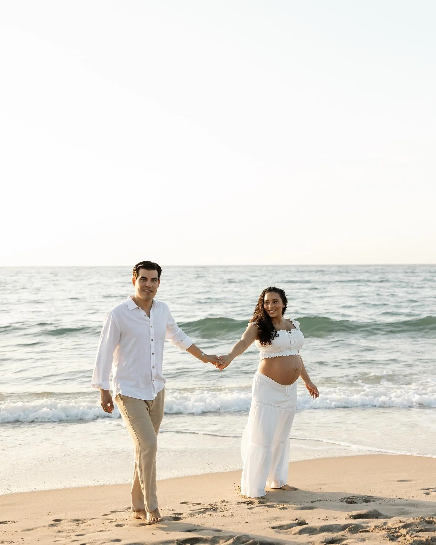 What a perfect sunrise session this was 🤍 can&rsquo;t wait to meet their little one soon!