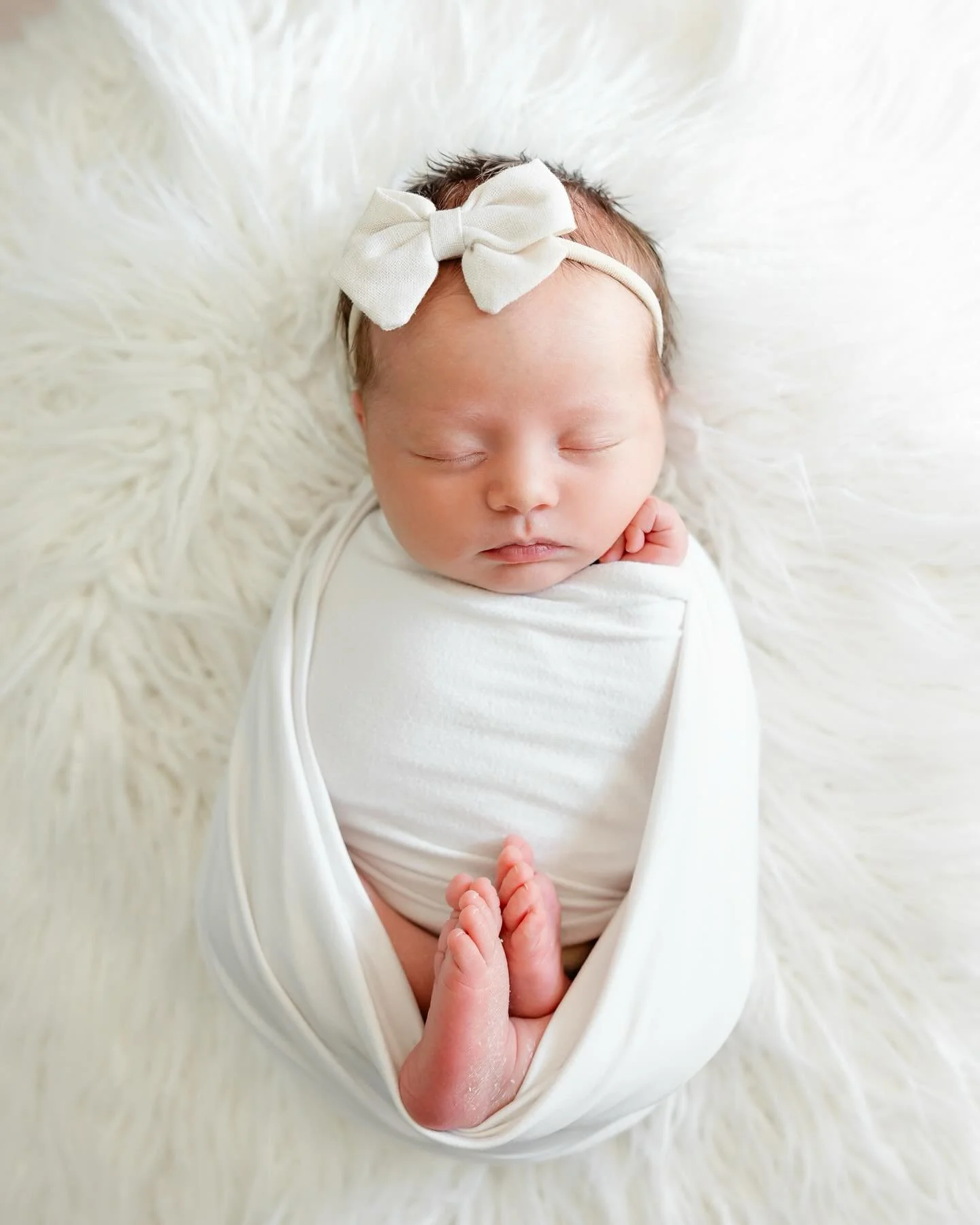 While I adore the candid moments from a session, I&rsquo;m also intentional about creating timeless, frame-worthy images for your gallery wall. Seeing my work displayed in your home is truly the greatest compliment 🤍 ft: sweet baby Hailey