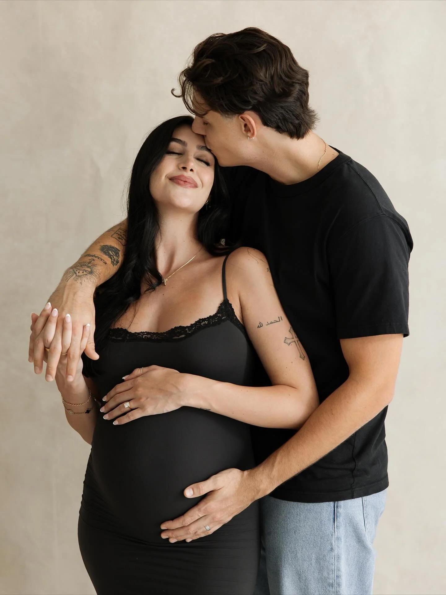 hope everyone is having an amazing week so far 🫶🏼 
⠀
#MaternityPhotography #SouthFloridaMaternity #BrowardMaternityPhotographer #MiamiMaternityPhotos #PregnancyGlow #MotherhoodPhotography #MaternityPhotoshoot #SouthFloridaMoms #StudioMaternity #Mat