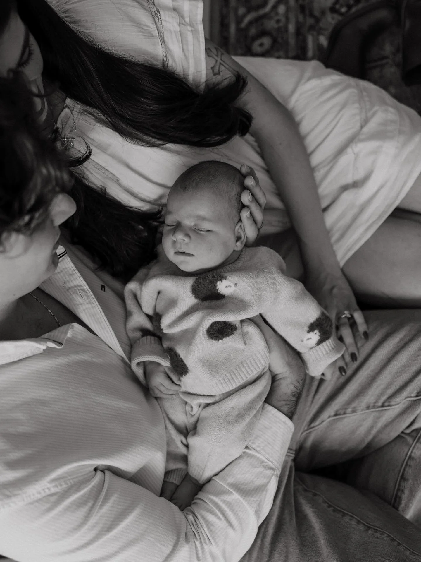 Sweet baby Ezra 🤍⠀
Five weeks old and already stealing hearts!⠀
⠀
If you&rsquo;re expecting, now is the time to reach out. I take a limited number of newborn sessions each month so let&rsquo;s get you on the calendar ✨