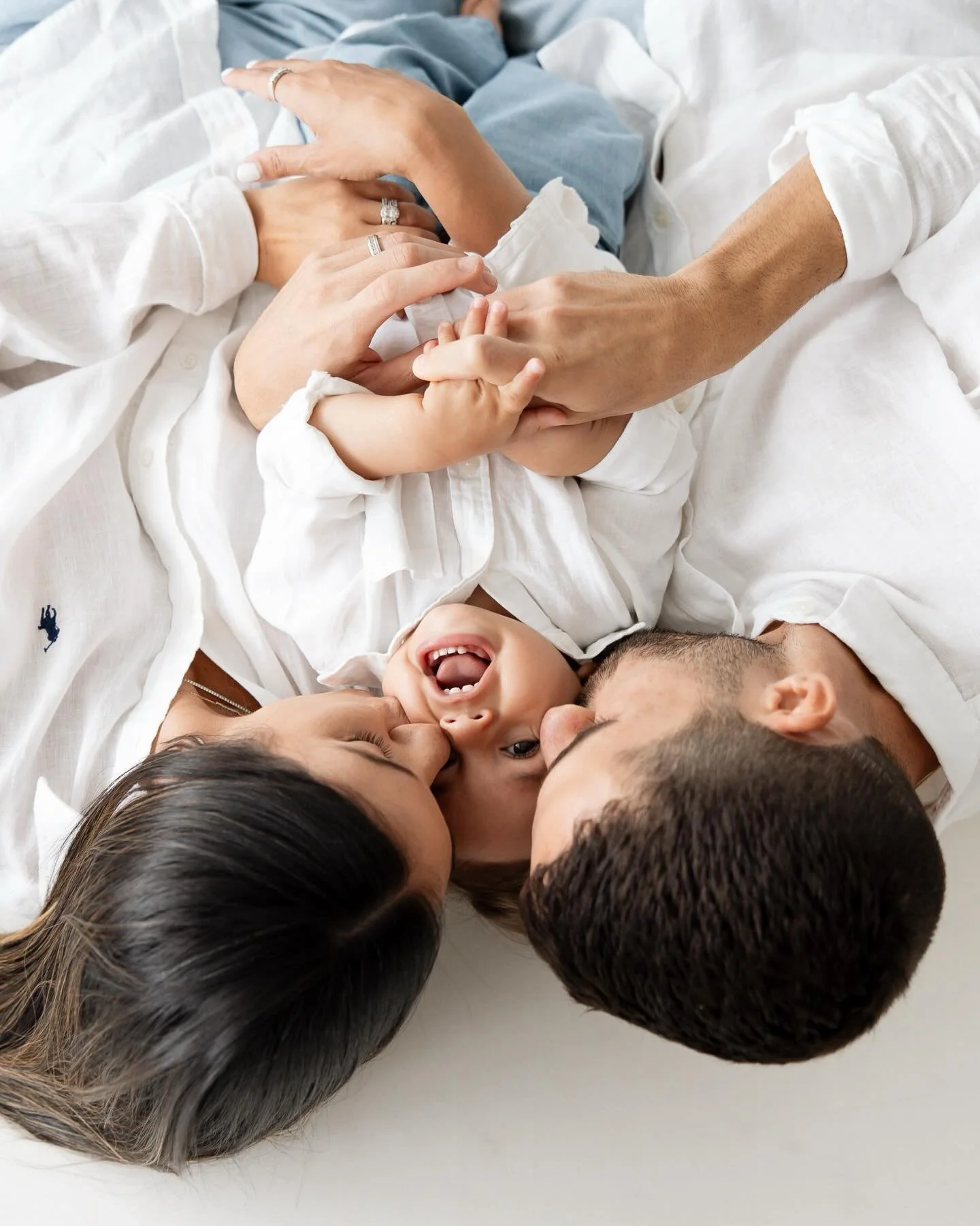 real smiles, big hugs, and messy cake-covered giggles here at the studio 🤍⠀
⠀
🍰 Cake Smash Sessions Available⠀
⏰ 30-minute &amp; 1-hour options⠀
📍 Studio sessions for a clean, cozy, stress-free experience⠀
⠀
Book yours today - link in bio!