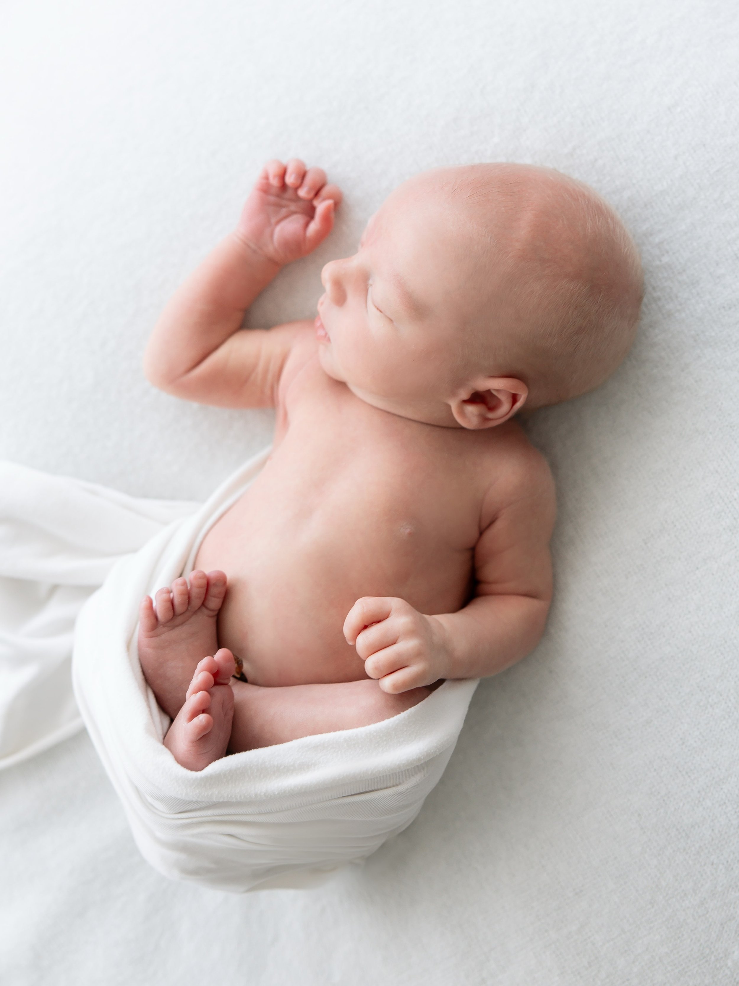 The tiniest details don&rsquo;t stay tiny for long&hellip;🤍⠀
⠀
I only take on a limited number of newborn sessions each month so I can give every family the time and care they deserve.⠀
⠀
If you&rsquo;re expecting in the new year, now is the perfect
