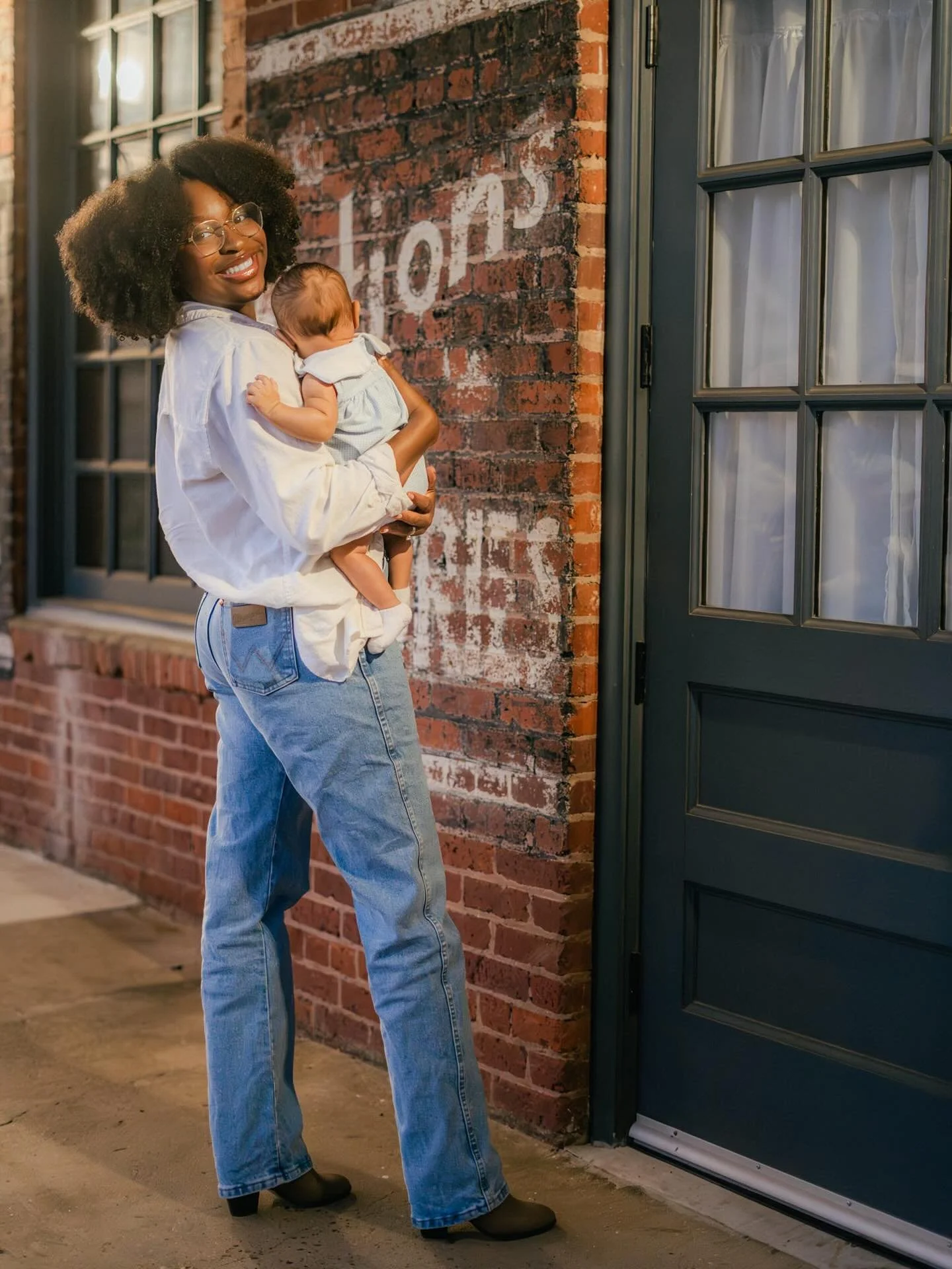 She’s back, and she brought the cutest plus-one with her! 💕👶
We’re so excited to officially welcome Mariah back from maternity leave — and to introduce you to the newest little member of our extended team, sweet Myles! 💕👶
We&r