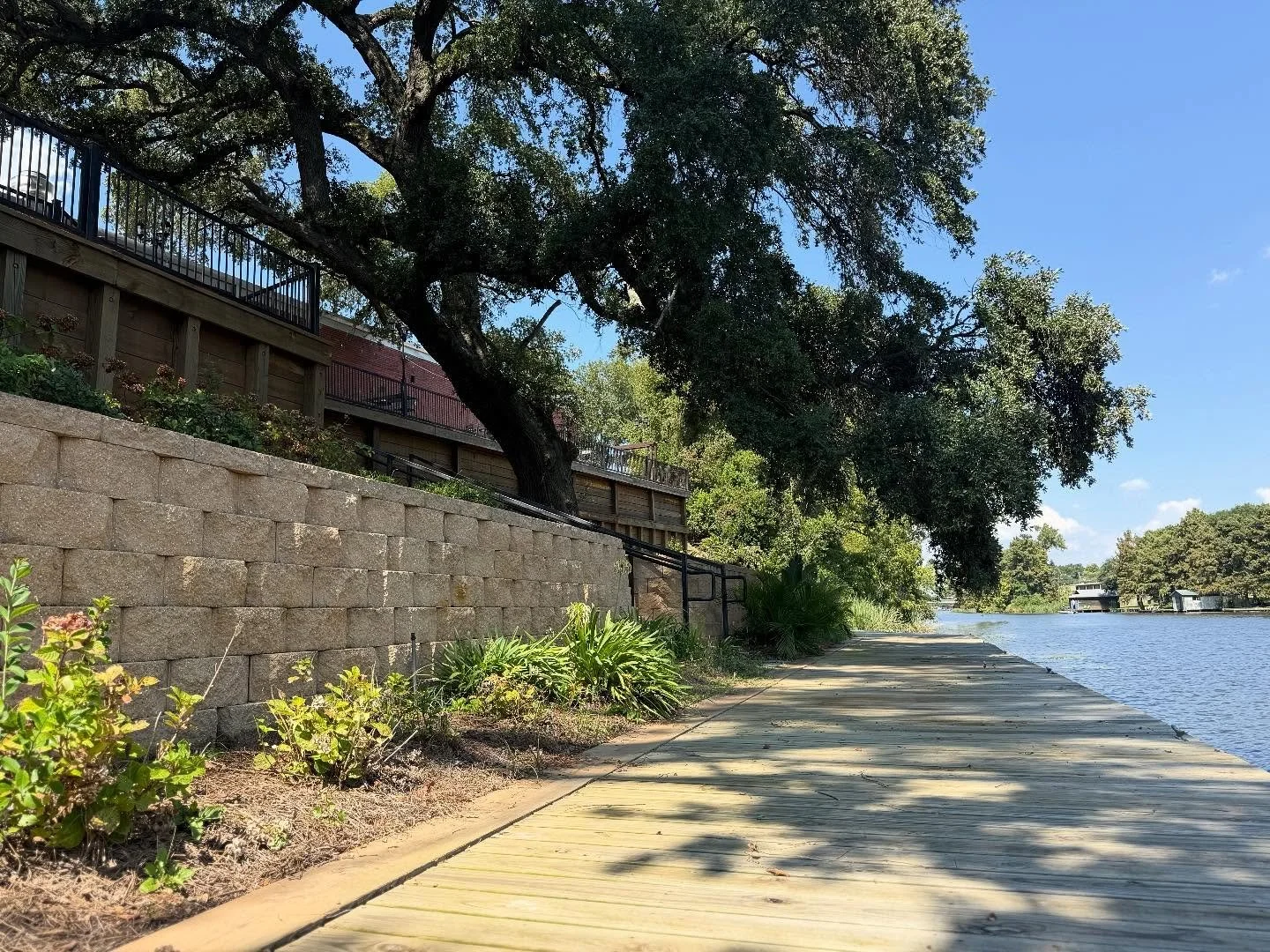 We’re getting close to Pilates on the River - there’s still time to get your girls together for a fun morning on our beautiful deck! 
Get tickets here 👉🏼 https://pilatesontheriver.eventbrite.com