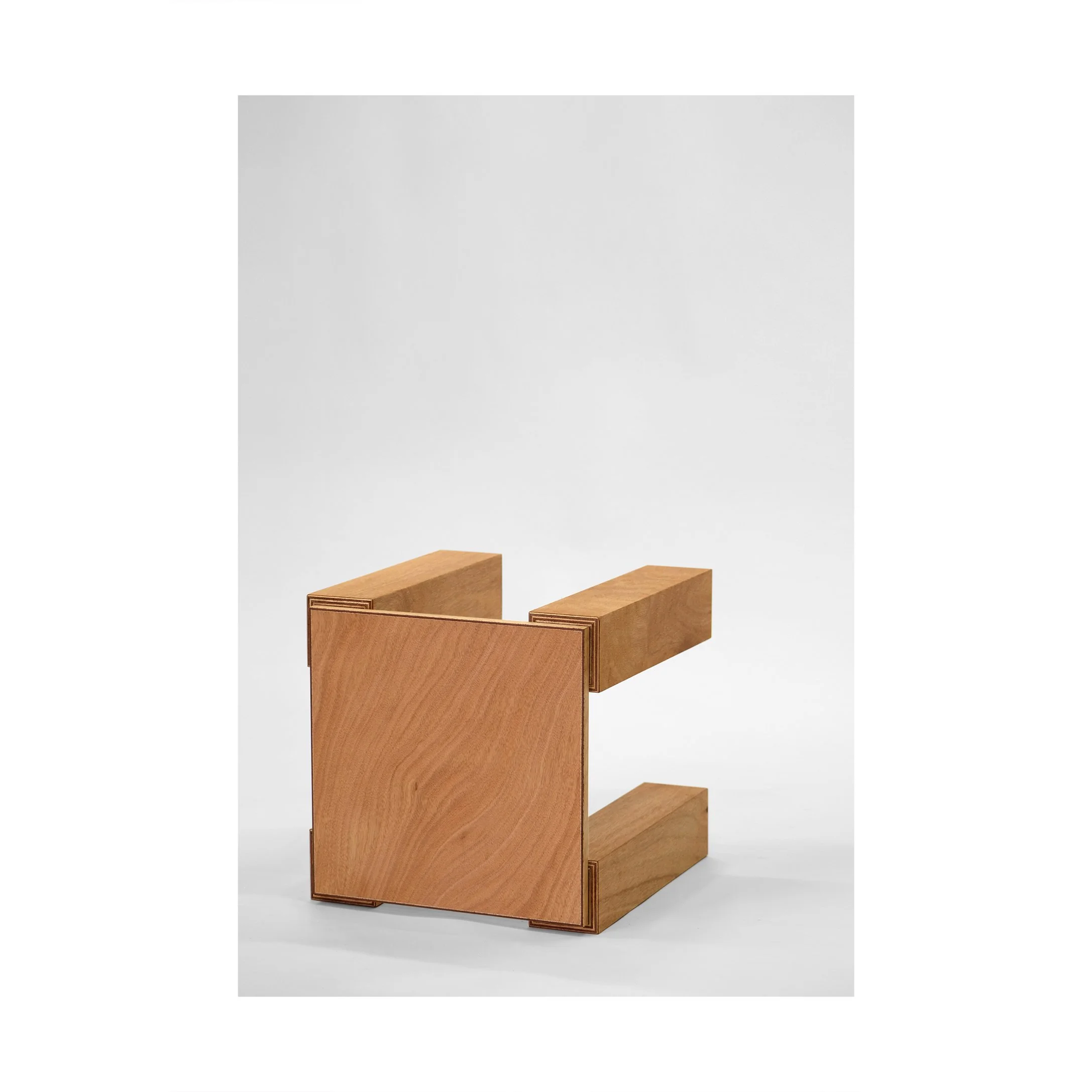 proto_tabouret_okoumé_03.jpg