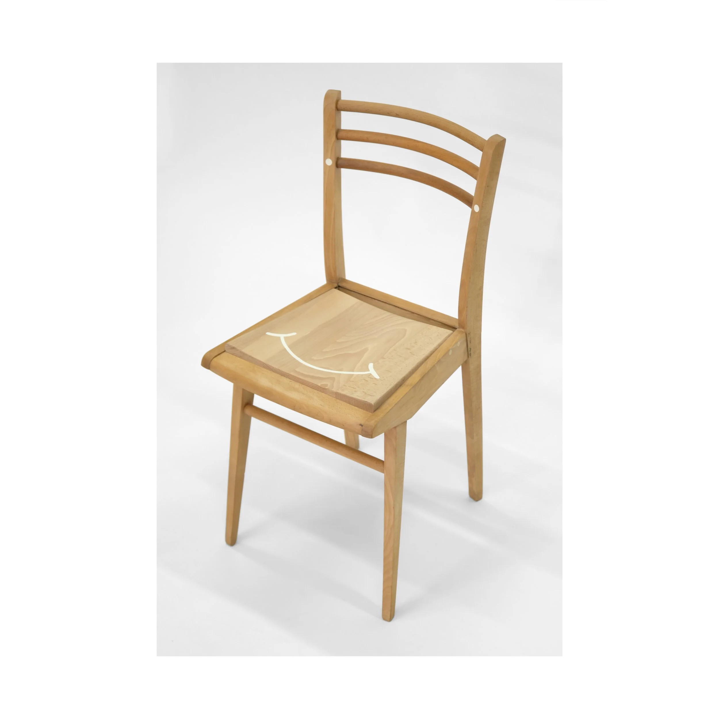 proto_chaise_sourire_vue 2.jpg