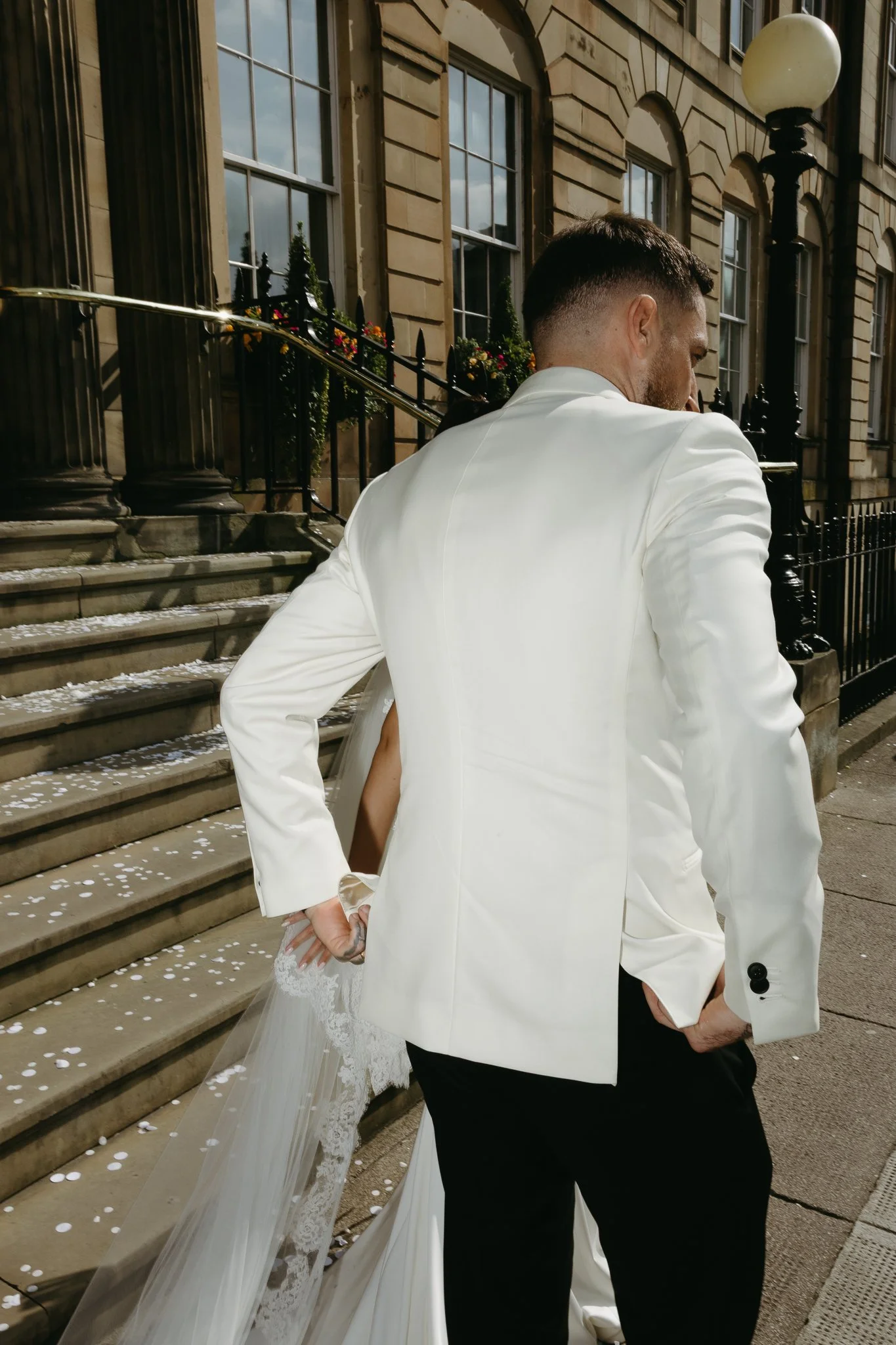 glasgow-modern-wedding-at-blythswood-square-hotel-46.jpg