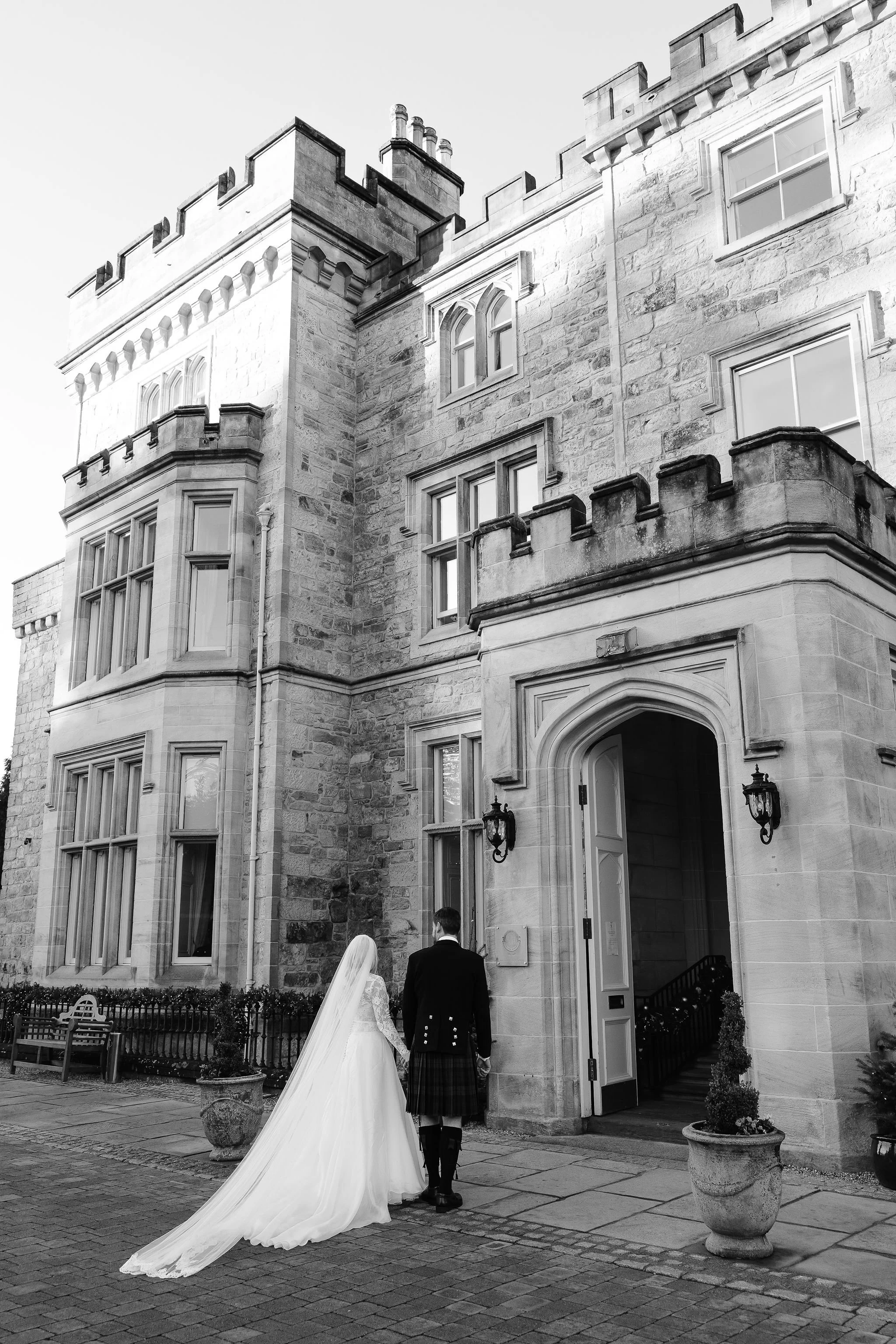 Luxury Crossbasket castle wedding near Glasgow