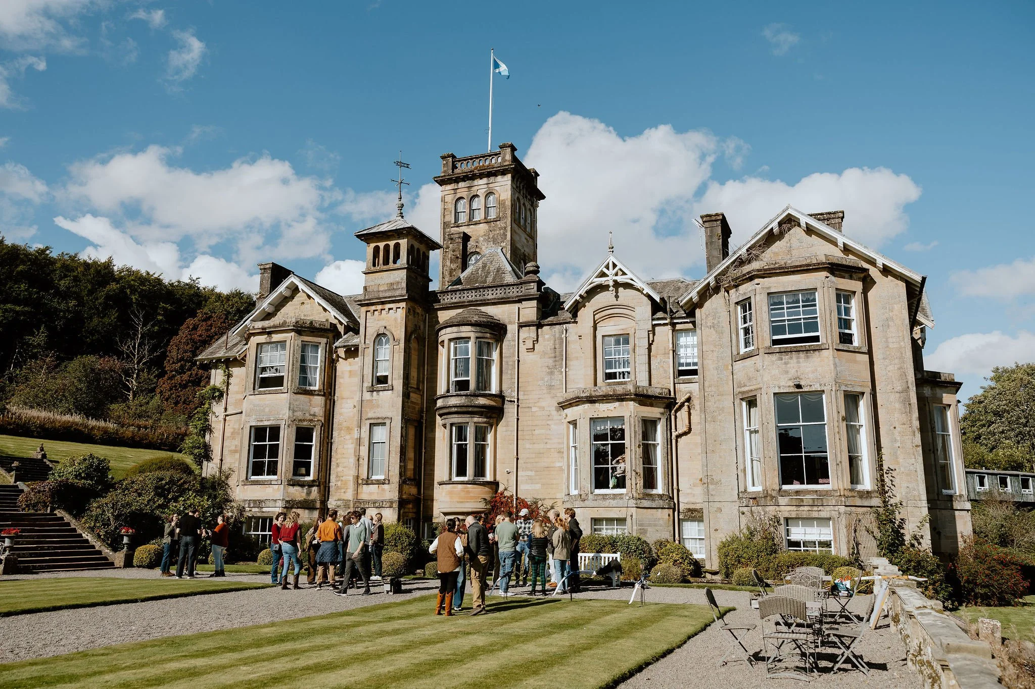 Destination wedding in Scotlandphotographed at Auchen castle with the American wedding planner XO Moreau Wedding Planning