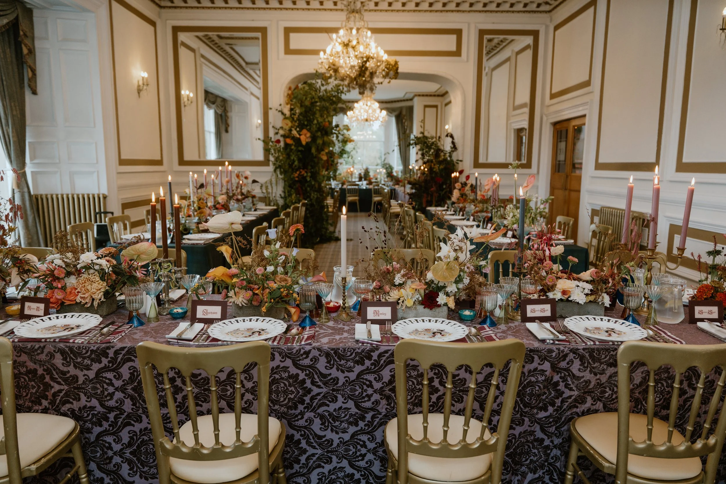 Dinning decor for American couple at Auchen castle. With American famous wedding planner.