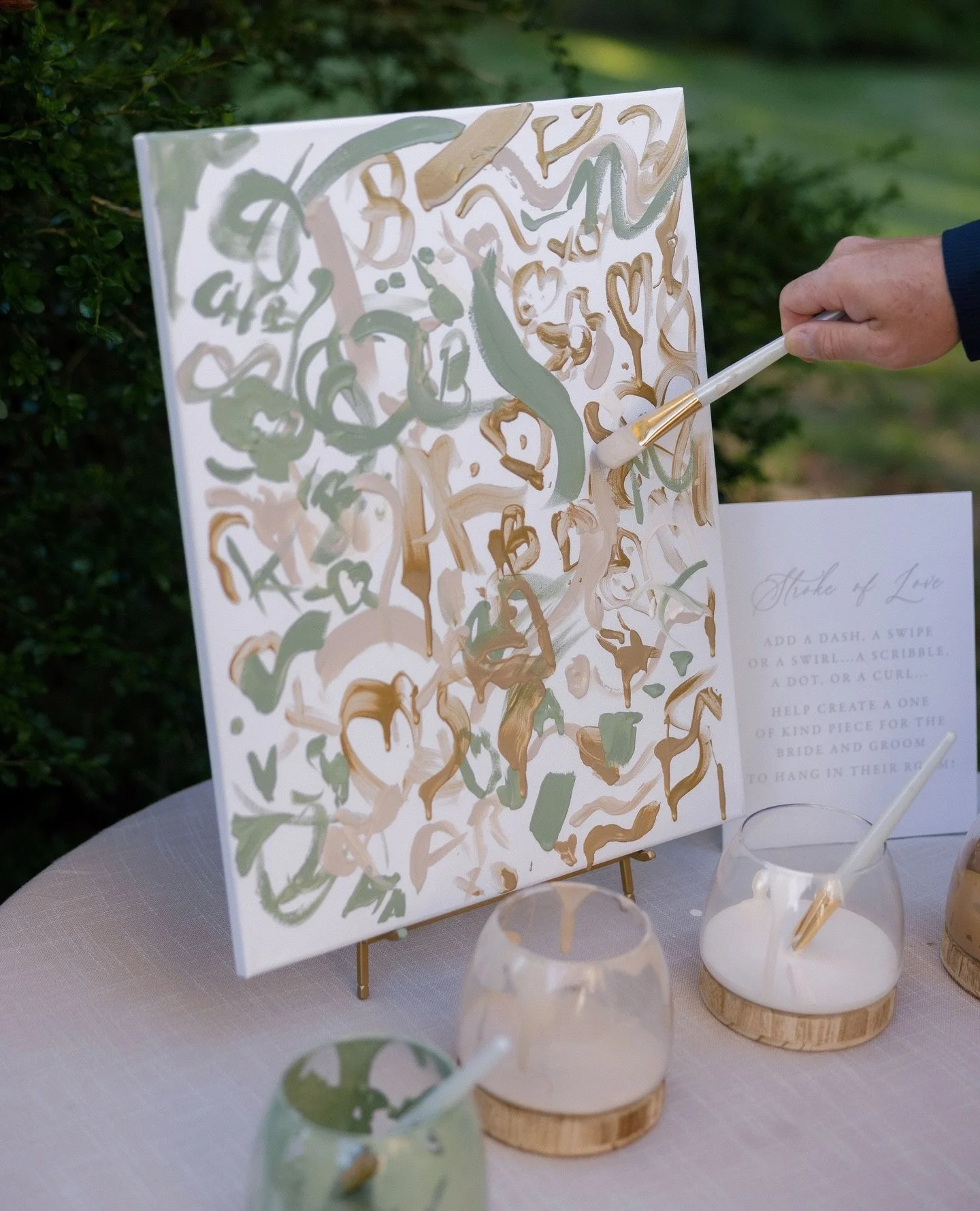 Painting their love story, one guest at a time 🎨⁠
⁠
Planning + Design | @gildedlilyevents⁠
Venue | @innatbarleysheaffarm⁠
Photography + Cinema | @holtz_photography⁠
Florist | @pridmoredesign⁠
Linens + Silverware | @partyrentalltd ⁠
Lounges + Shelvin