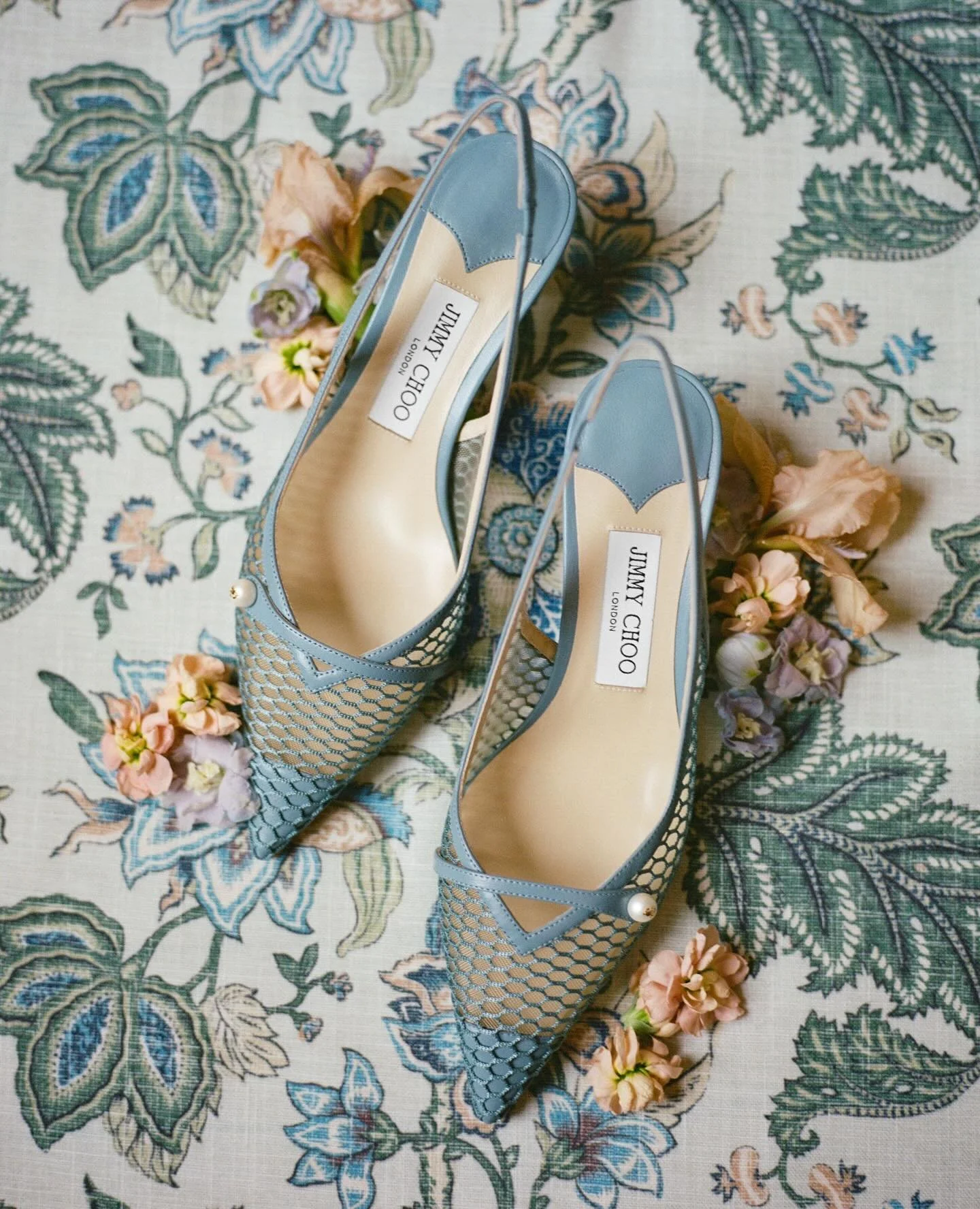 An ode to texture, wrapped in pattern and detail. ⁠
⁠
Planning + Design | @gildedlilyevents⁠
Photography | @hopehelmuthweddings⁠
Florist | @daybreakflowers⁠
Videographer | @littlekingsmedia⁠
Linens | @reverie_social⁠
Rentals | @whitegloverentals⁠
Sta