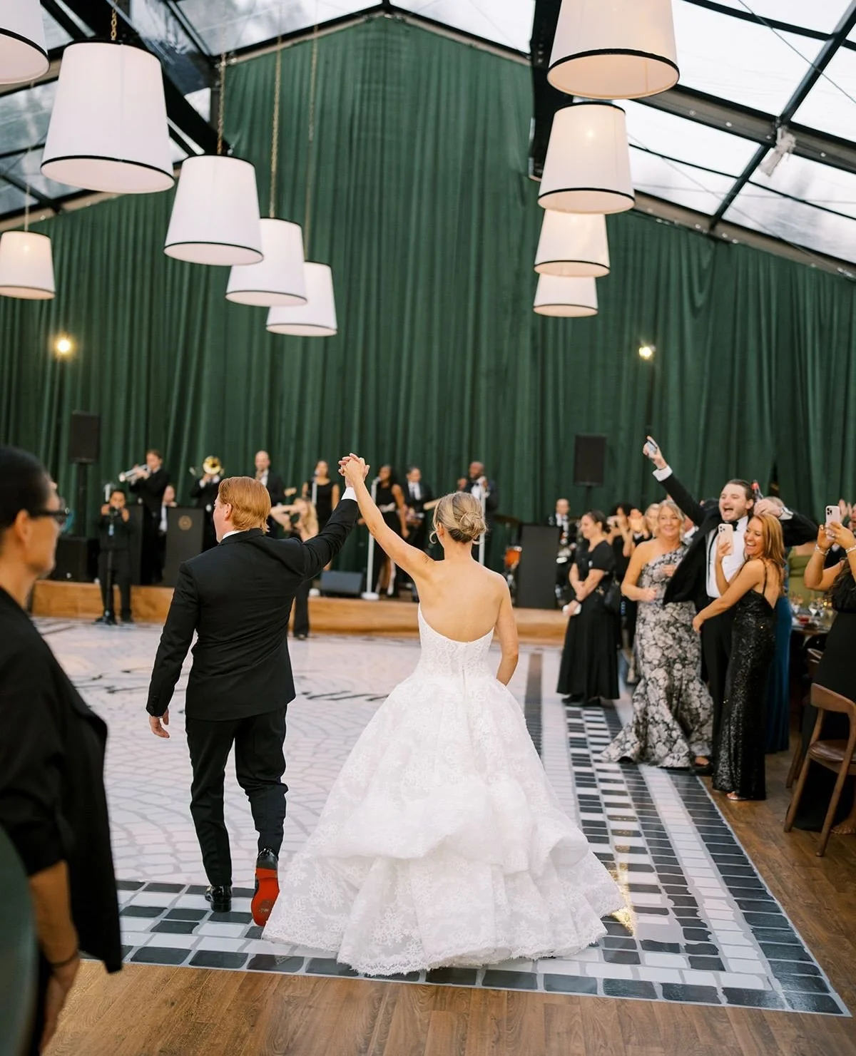 A dreamy first dance 🤍⁠
⁠
Planning + Design | @gildedlilyevents⁠
Caterer | @marciaseldencatering⁠
Photography | @sophiekayephotography⁠
Cinema | @nstpictures ⁠
Tent, Flooring + Generator | @greenwichtentco⁠
Rentals | @kuzoeventfurnishings @smithpart