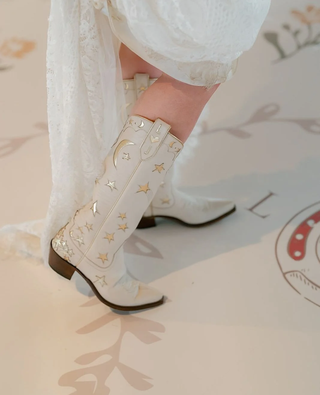 Saddle up + celebrate on the dance floor. ⁠L+J's western soiree will forever be one for the books.⁠
⁠
Planning + Design | @gildedlilyevents⁠
Photography | @magifisher⁠
Cinema | @gracielaelenafilms⁠
Florist | @daybreakflowers⁠
Linens | @reverie_social