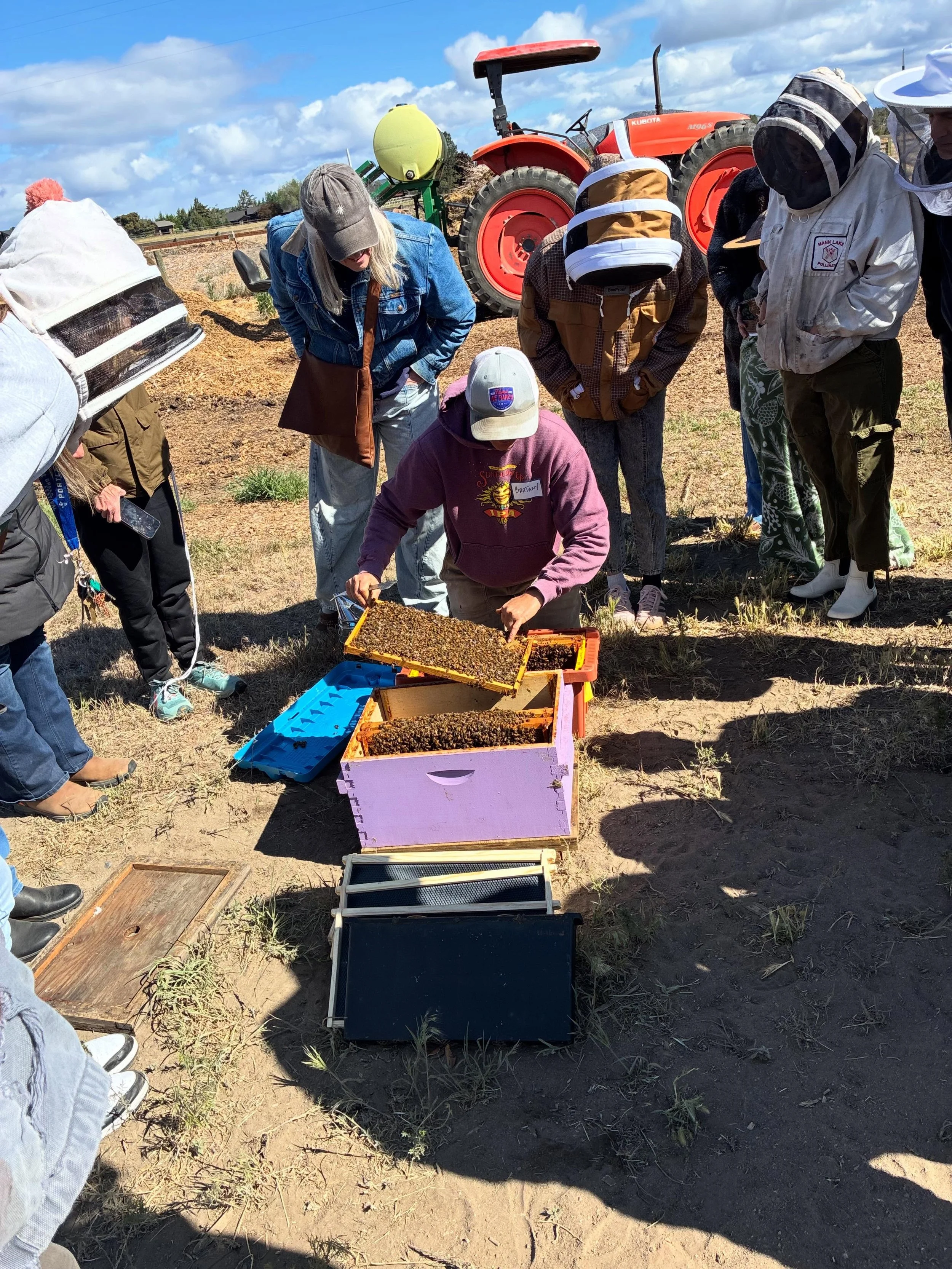Thank you to @brittanysbeesandhoney for leading an amazing bee keeping class!
For information on future classes, check out @schoolofranch