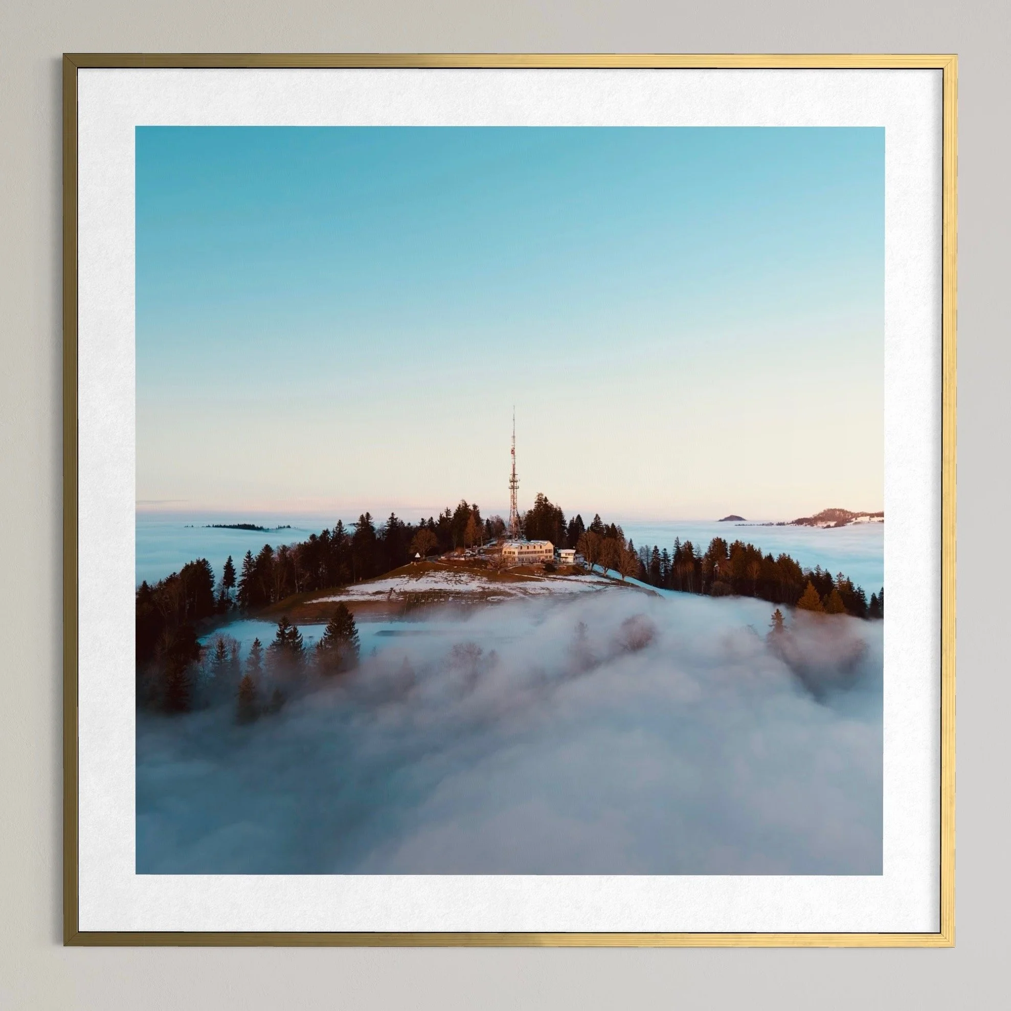 Klaus Hoffmann Fotograf Drohnen Fotografie - Bachtel Kulm Panorama Restaurant über dem Nebel im Abendlicht
