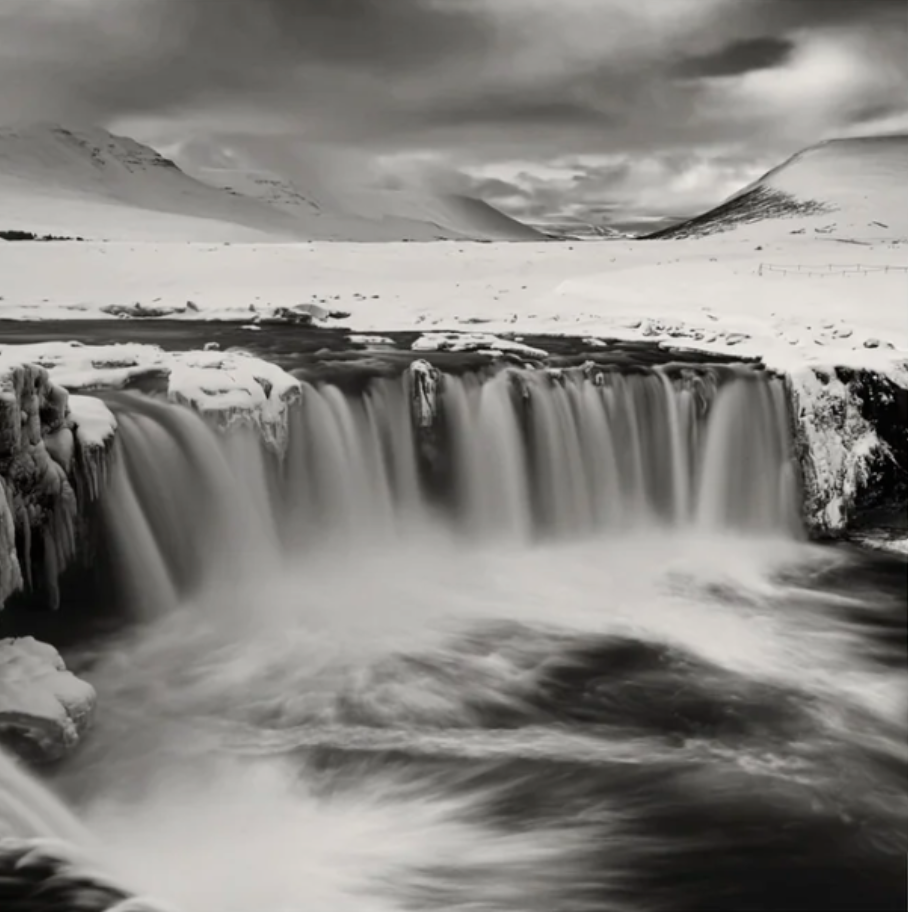Schwarzweiss im Quadrat - Foto Island Goðafoss Waterfall long exposure