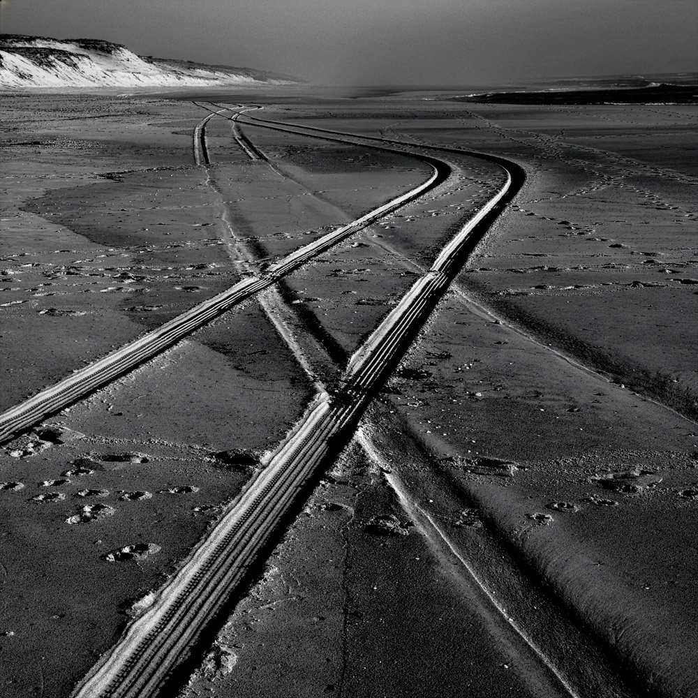 Kleines Schwarzes 0006. iPhone Art - Tracks in the sand - Atlantic Coast 2026