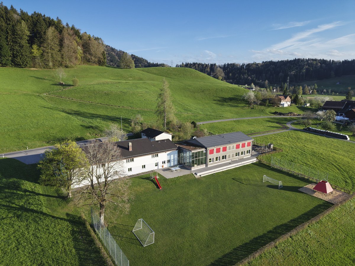 Schulhaus Maiwinkel Drohnenfoto