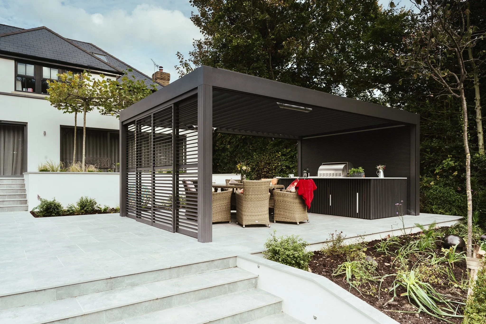 Contemporary Outdoor Kitchen and Entertaining Terrace in Sevenoaks