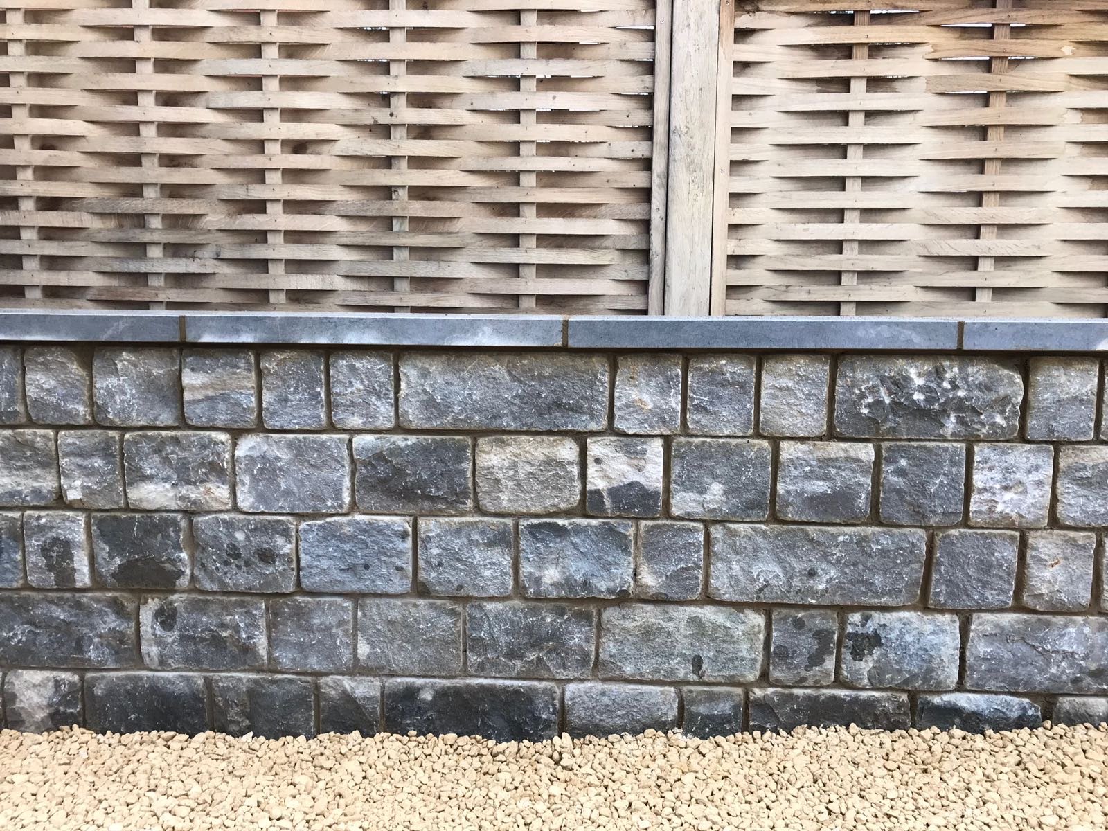 A well-built wall can define space, add structure, and bring character to your garden.

Our team is multi-skilled, with the experience to work confidently with all types of walling materials &mdash; from traditional to modern finishes.

Whatever the 