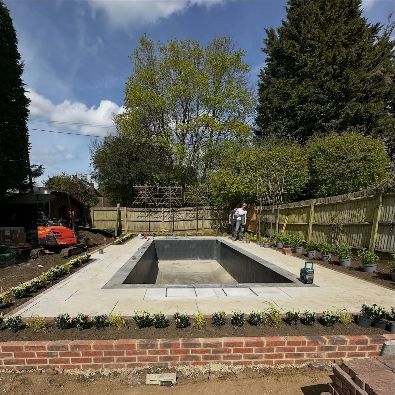 Pool update &mdash; it&rsquo;s amazing how quickly this one&rsquo;s come together. From a muddy hole to nearly ready for water 💦

Proper transformation on this project. Finishing touches going in now&hellip; not long until it&rsquo;s filled 👀

#lan