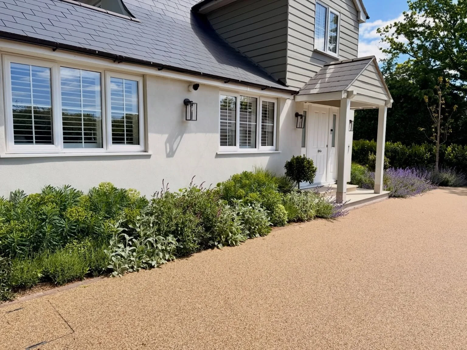 A driveway project completed last year that still looks just as good today. Timeless materials, clean detailing and built to last 👌 

#langdalelandscapes #drivewaydesign #kerbappeal #landscaping #luxuryhomes
