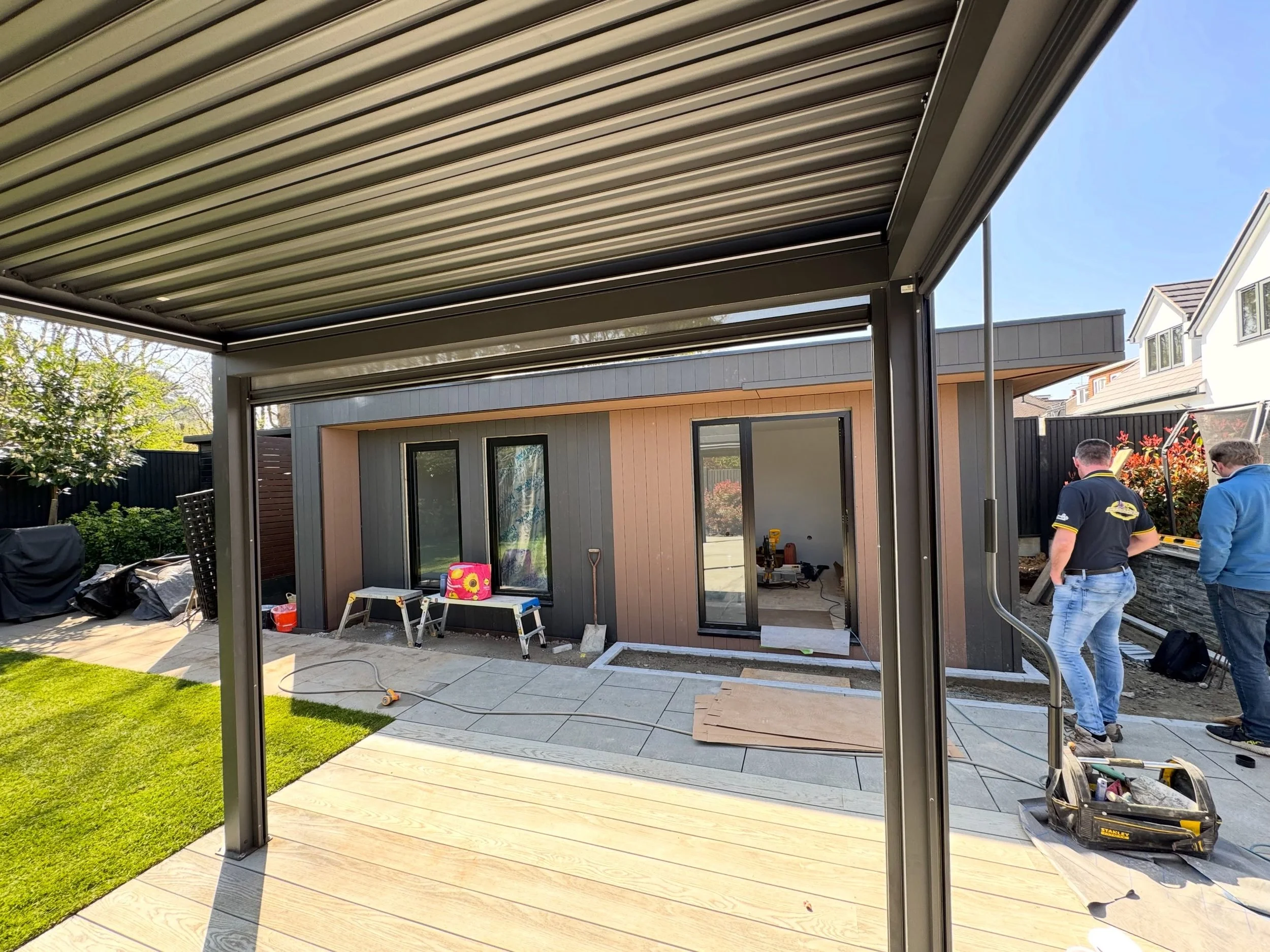 Need more space but don&rsquo;t want to move?

At Langdale, we can design and build bespoke outdoor buildings completely in-house. This custom office and gym was created for an existing client, giving them the perfect space to work, train, and unwind