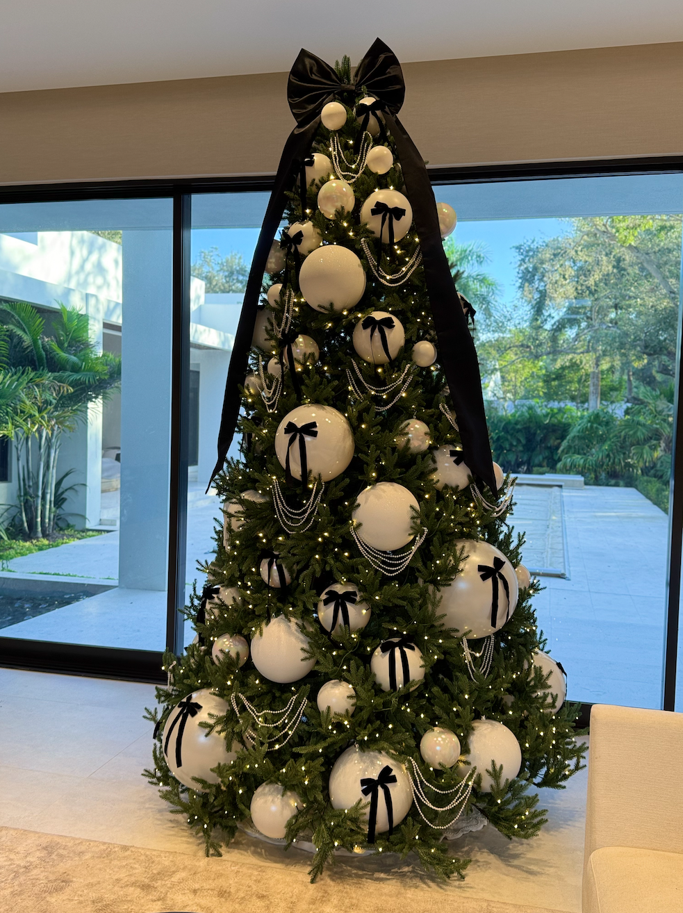 beautiful professional christmas tree decoration