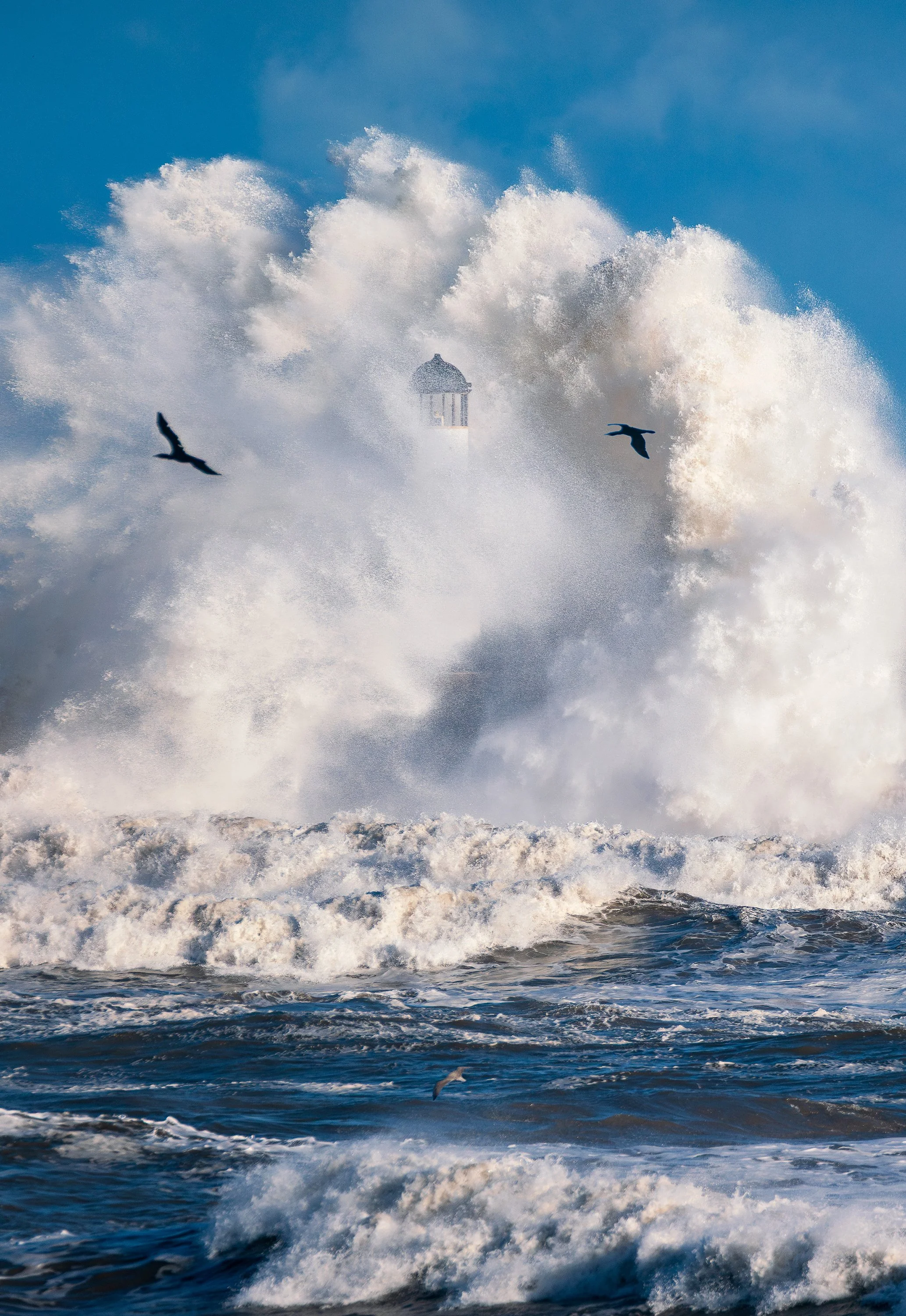 Seaham Pier waves Oct 2025_.jpg