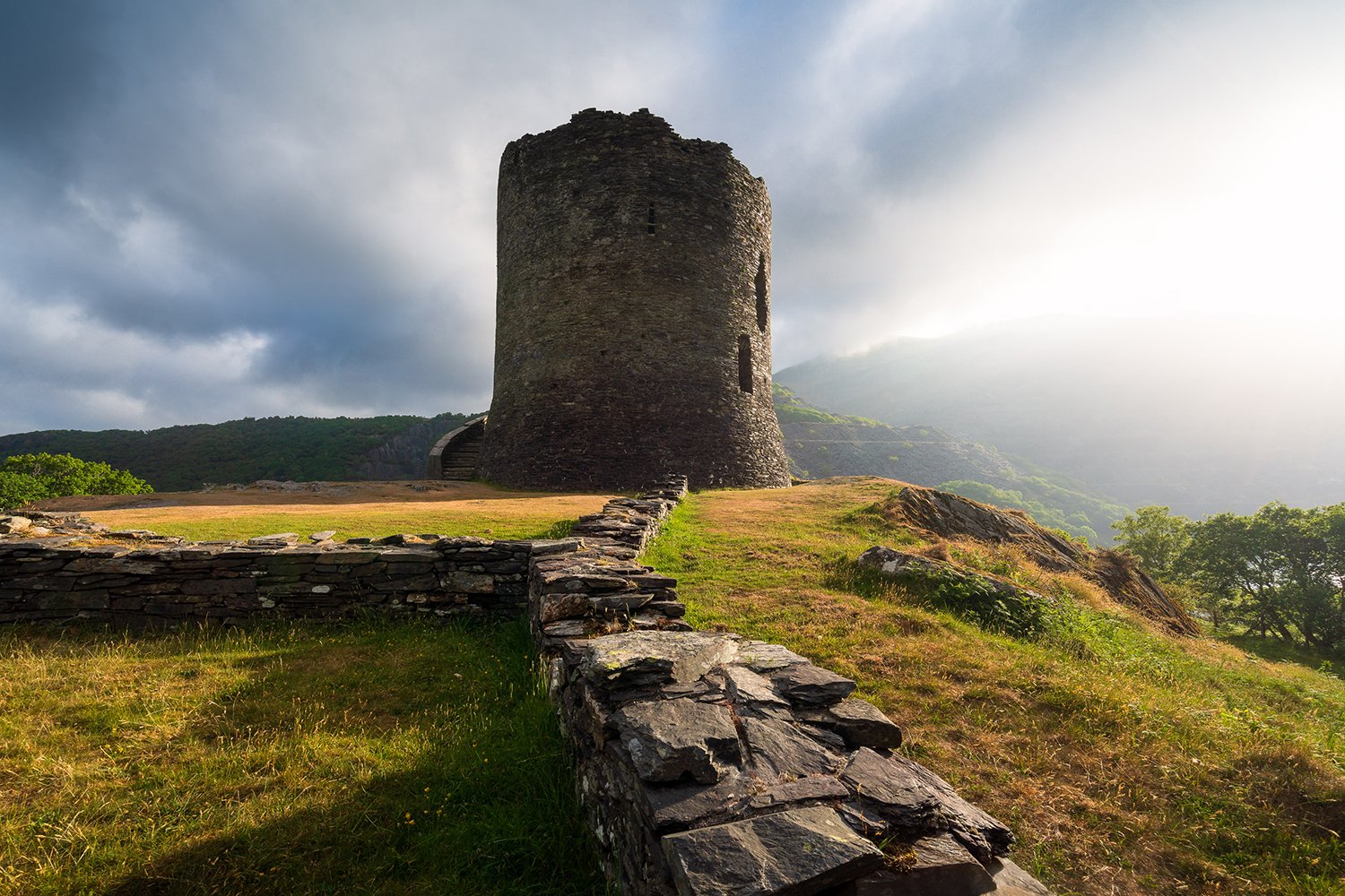 Dolbadarn Castle Snowdonia.jpg