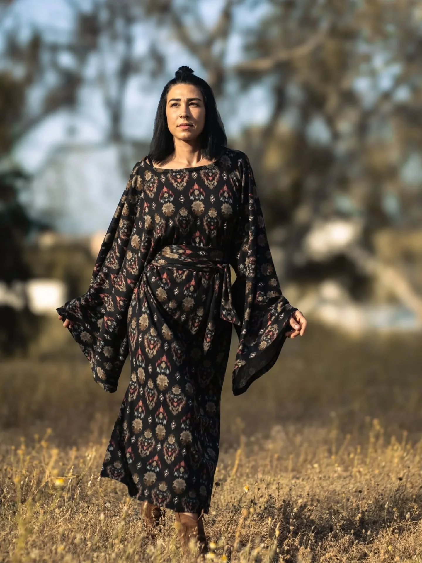 There are pieces you simply wear.
And others that become part of the way you move through the world.

Earth Pulse Kimono Dress

📸@_sp_st