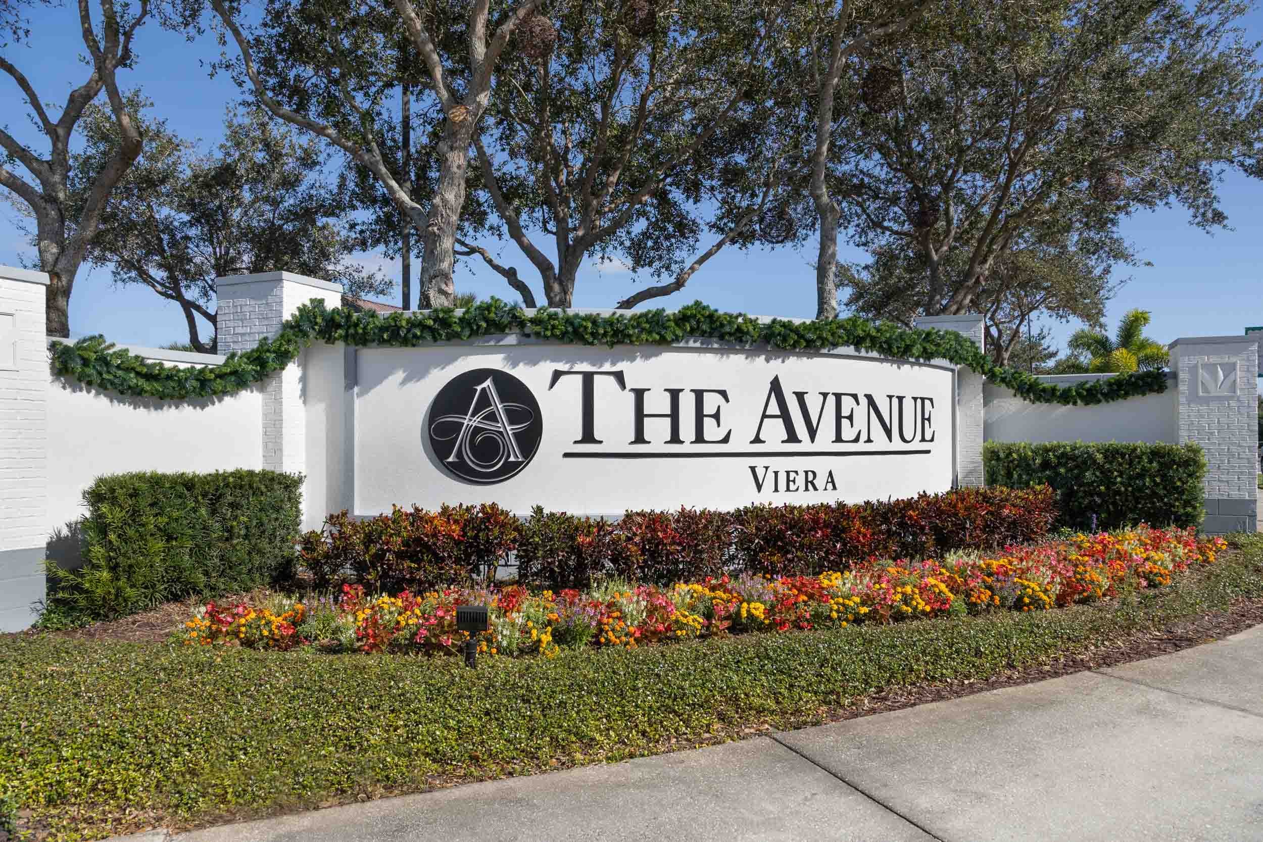 02_Downtown Decorations_The Avenue Viera.jpg