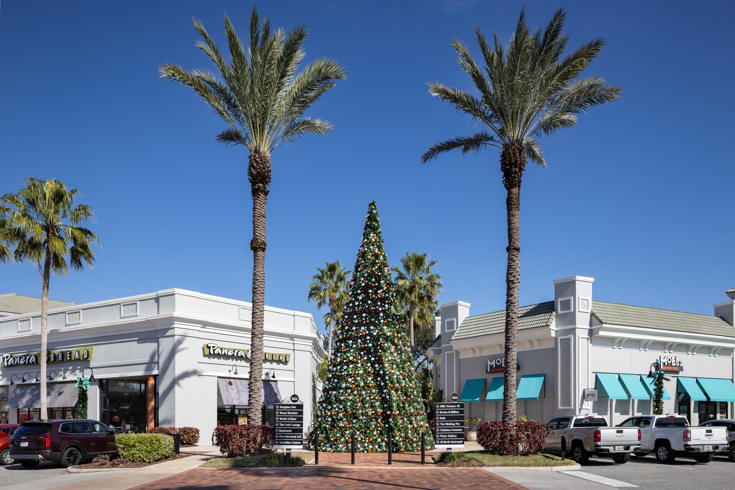 05_Downtown Decorations_The Avenue Viera.jpg