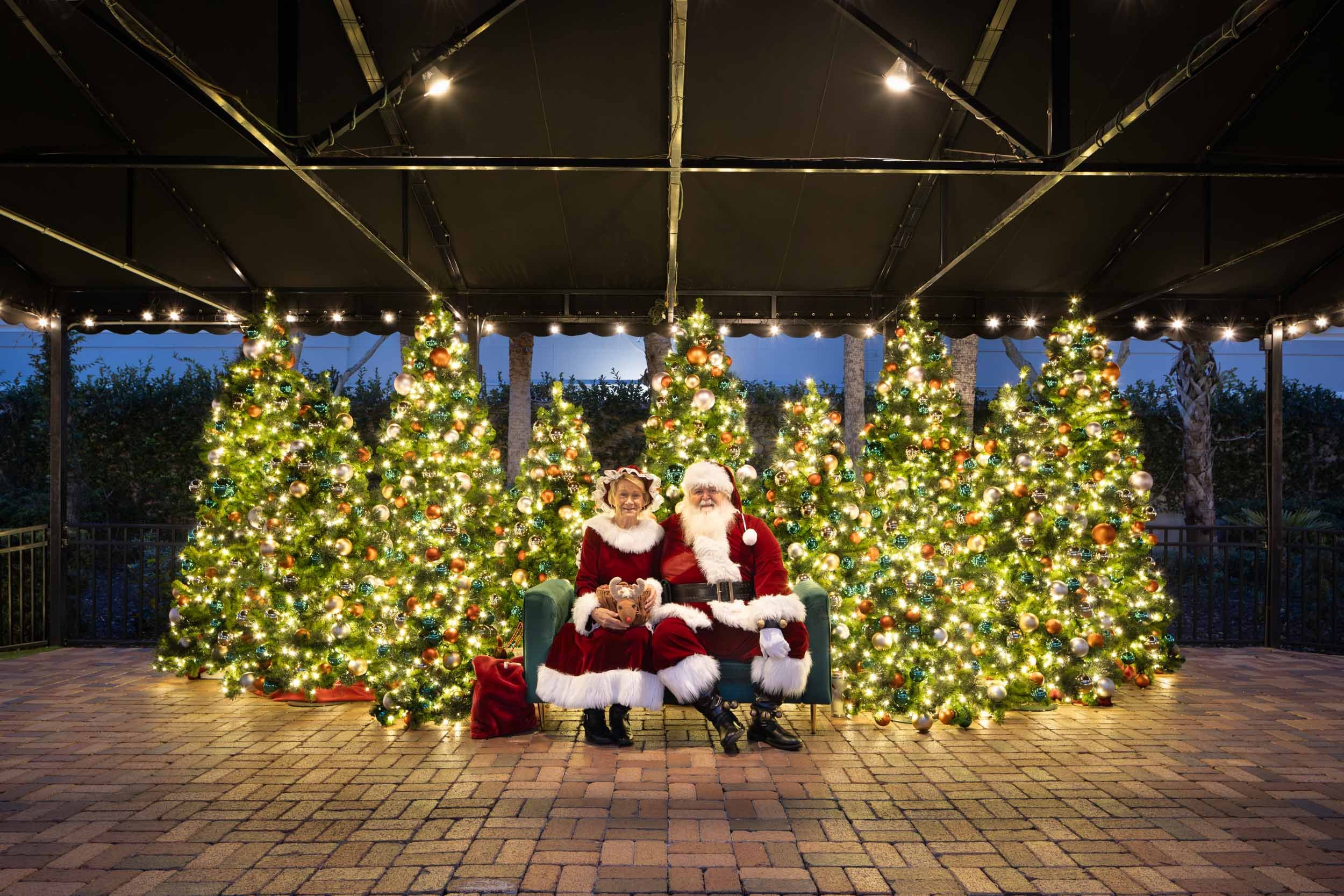 26_Downtown Decorations_The Avenue Viera.jpg