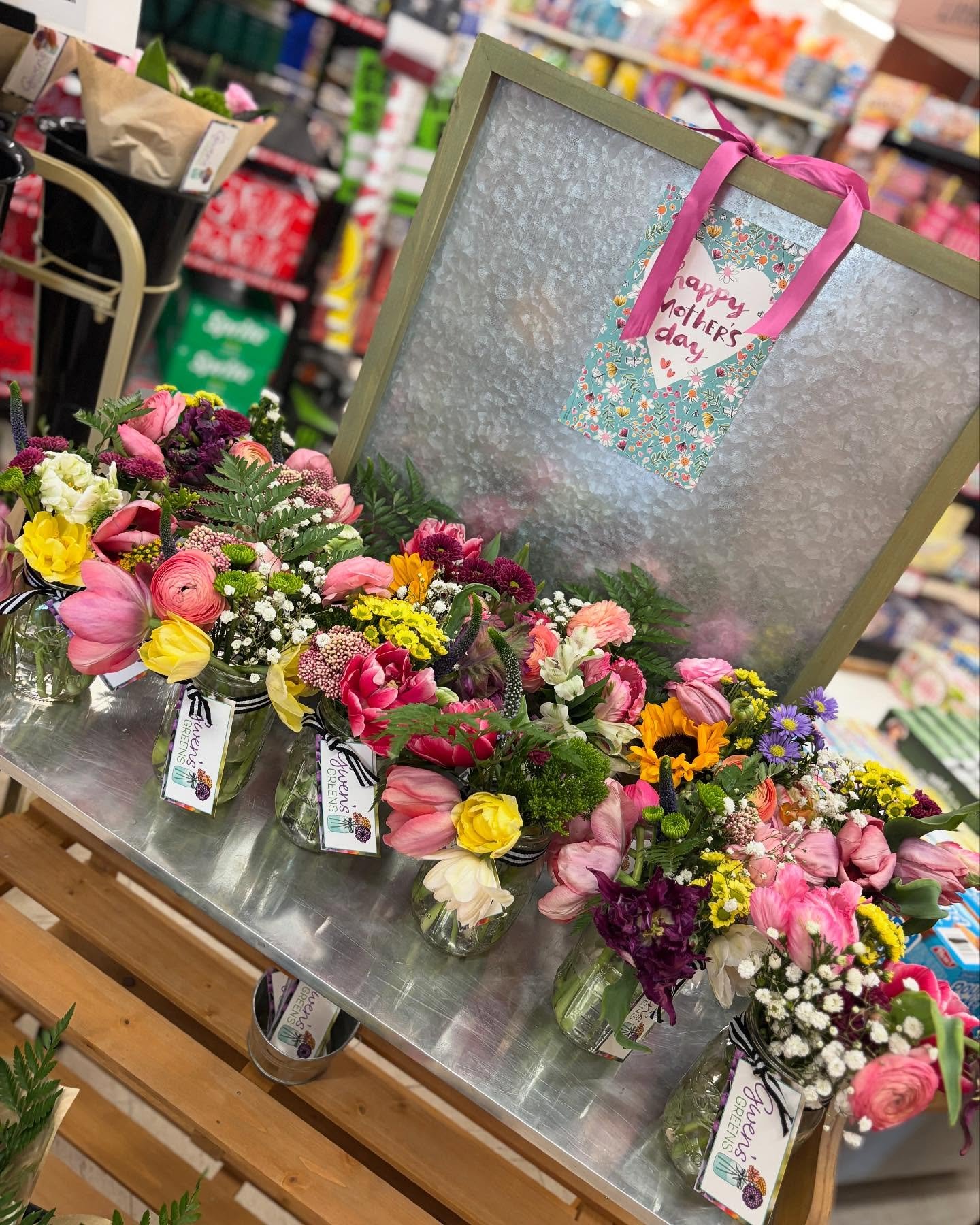 Hutch's Food Center is BLOOMING!!
#gwensgreens #mothersdaylove #mothersday2025🌷❤️🥰