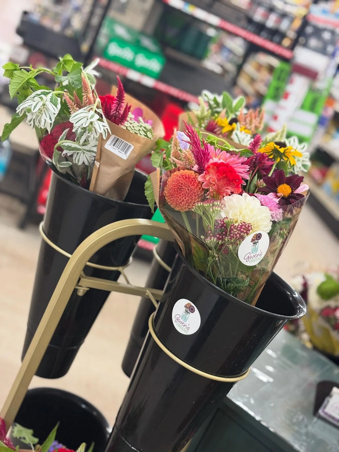 Highlights: Our family was together for a wedding 🥰. A trip to Chicago. Lots of market bouquets 💐. A couple of weddings to arrange for 🌸. Lots of eggs in the coop! 🐓 Need some? Such busy days! Remember to ...&quot;stop and smell the roses...&quot