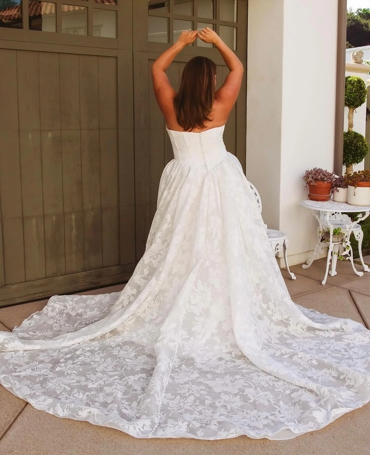 this floral jacquard dress by @essenseofaustralia is a definite fave 🌸