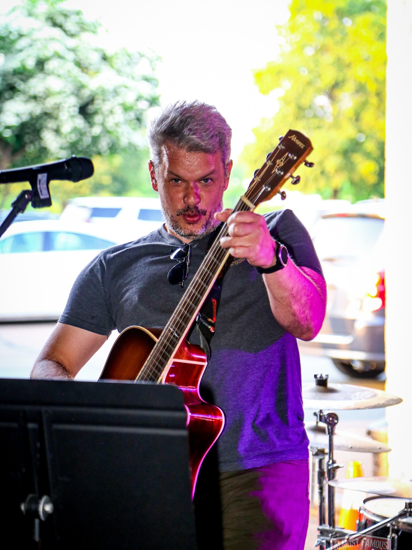 A few captures from tonight&rsquo;s @weeklyjams_com . It was a fantastic turnout and the music was really enjoyable! Come to our next open mic/jam sesh. They are a terrific hump day pick me up!
@dylagentllc 
#ctvisit #thingstodoinct #ctopenmicnight #
