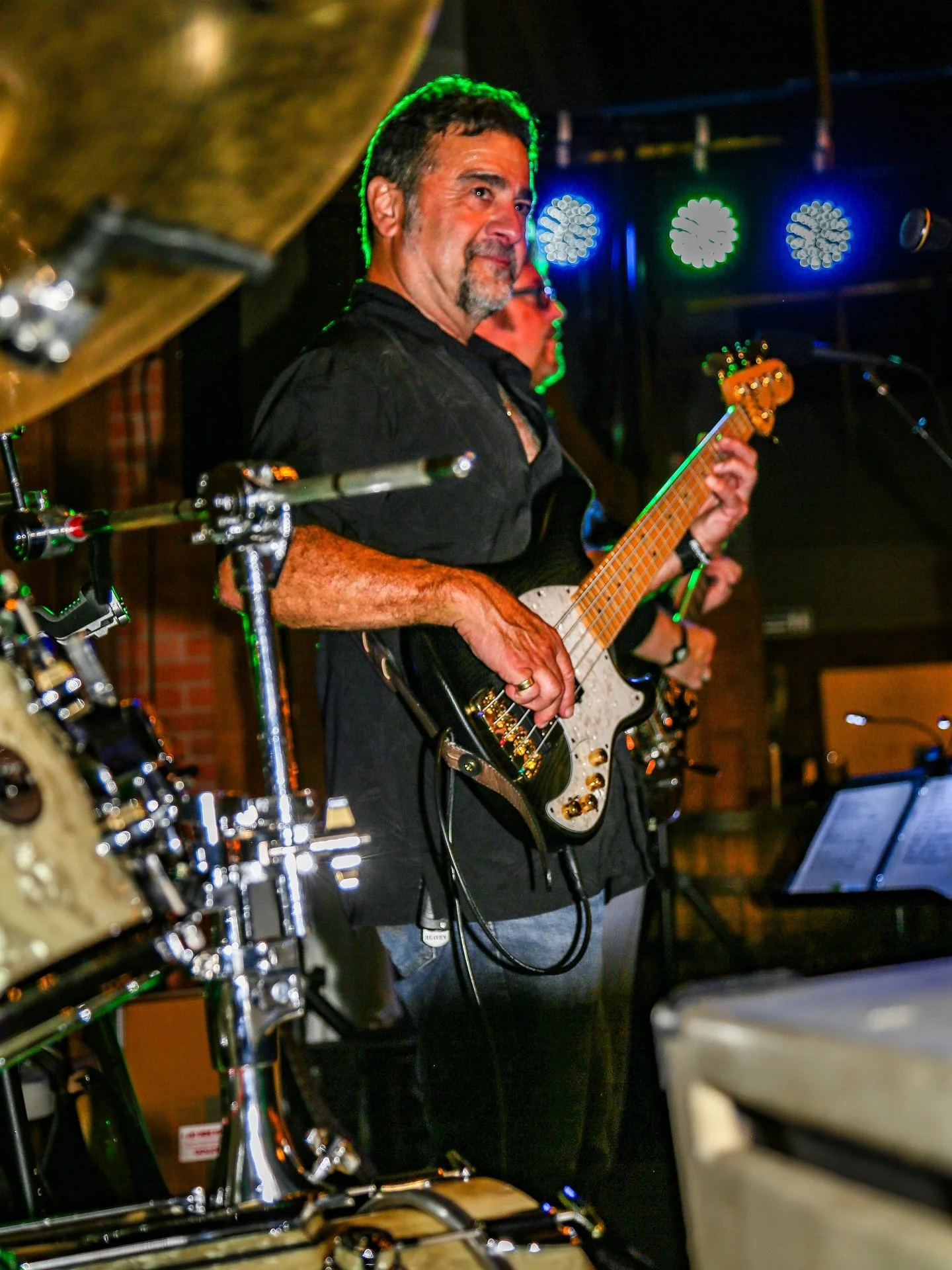 As always, our lineup of live music for this weekend is top tier! 
@bluedevilbluez5 
@faithrheaultmusic 
@alikatvocals 
@cajunray_andthesteamers 

Make Almost Famous Brewing a stop on your live music adventures this weekend! Food Trucks&hellip; Game 