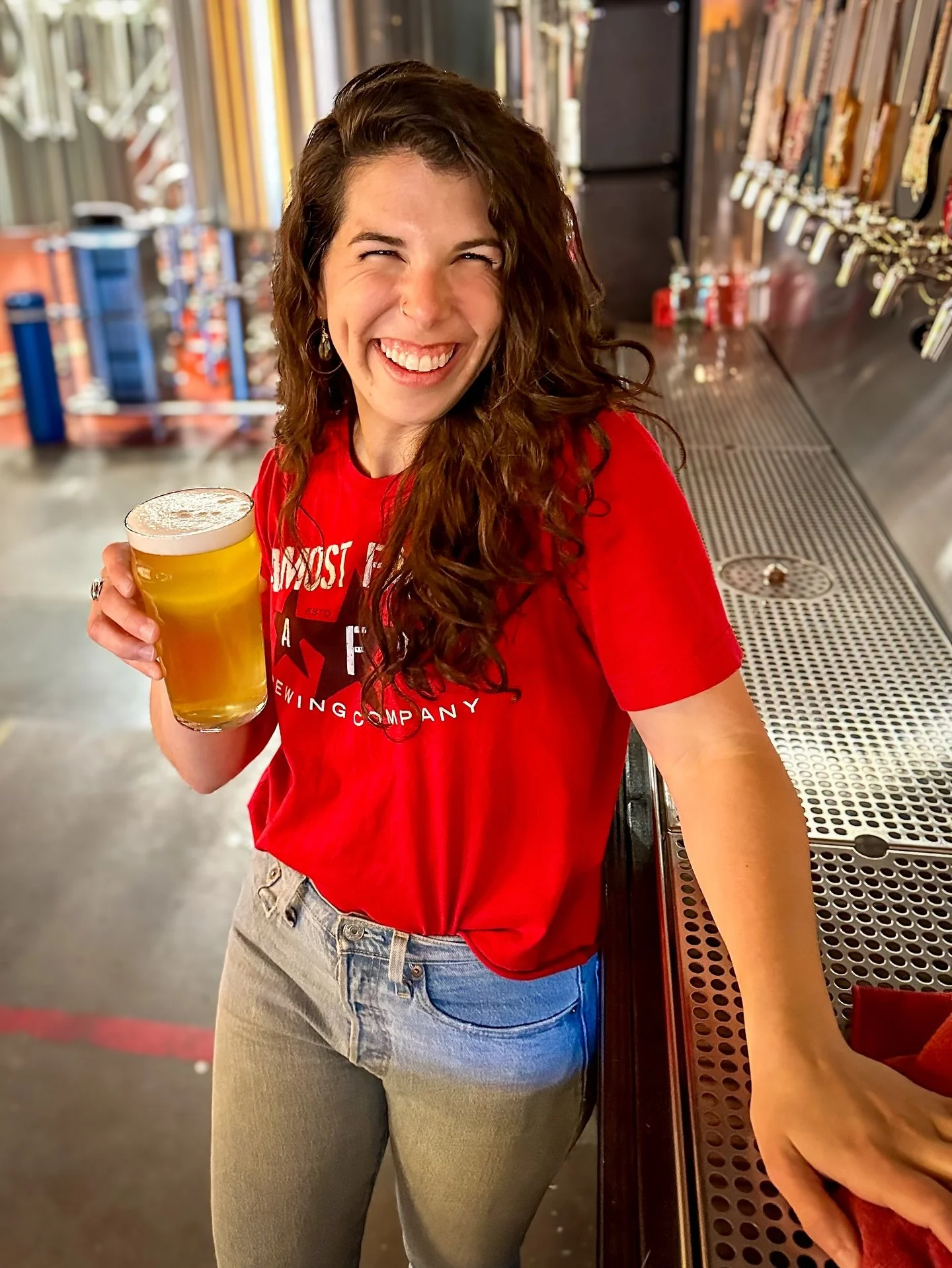 Lauren&rsquo;s pourin&rsquo; till closing today! Happy Hour 3-6 and Open Mic with @weeklyjams_com and @realdylanverona 6-9!  You deserve a midweek treat! Grab a fresh pint with us!

#ctbeer #ctbartender #ctbrew #ctbrewersguild #ctbrewery #cthappyhour